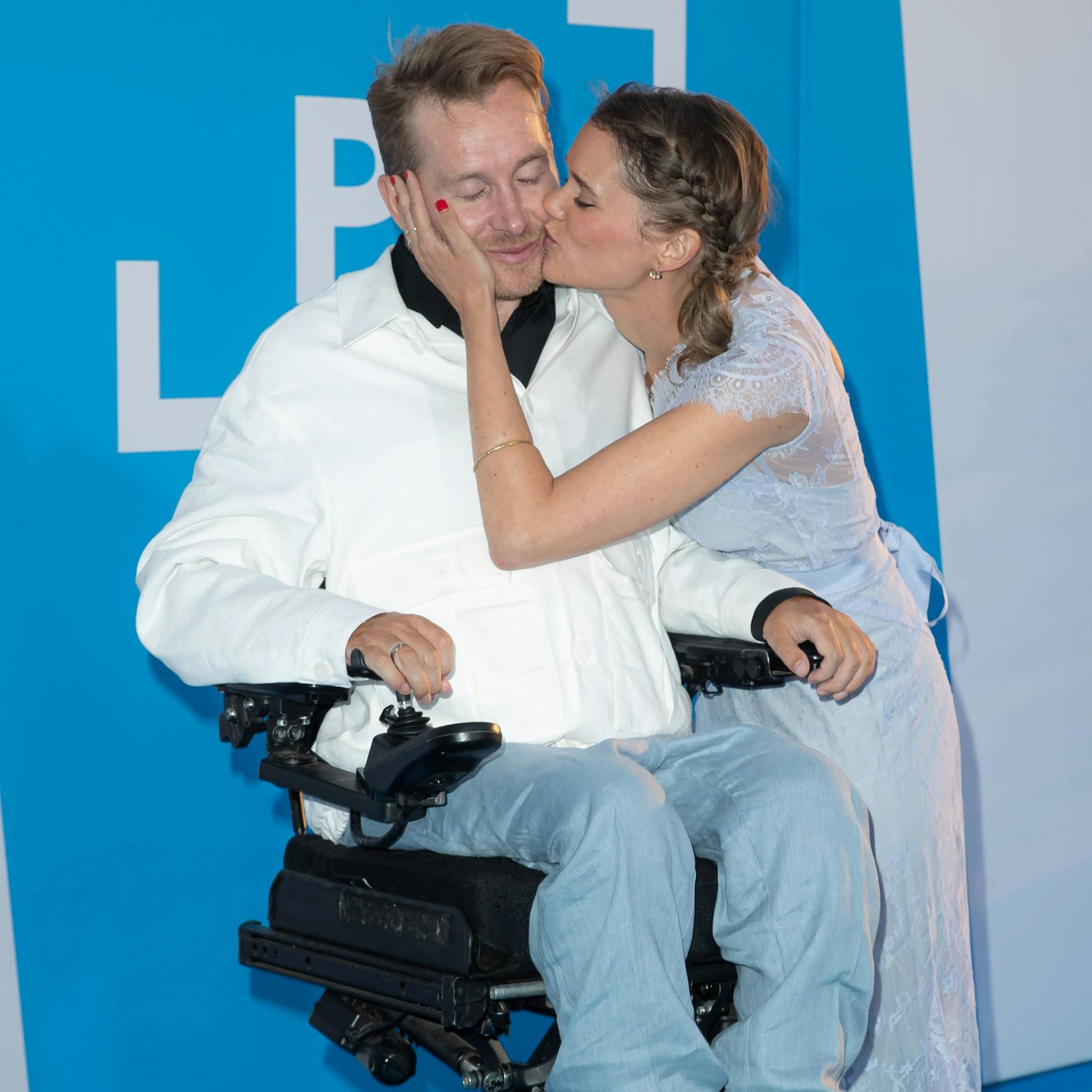 Auch Samuel Koch und Ehefrau Sarah Elena Timpe waren beim Produzentenfest.