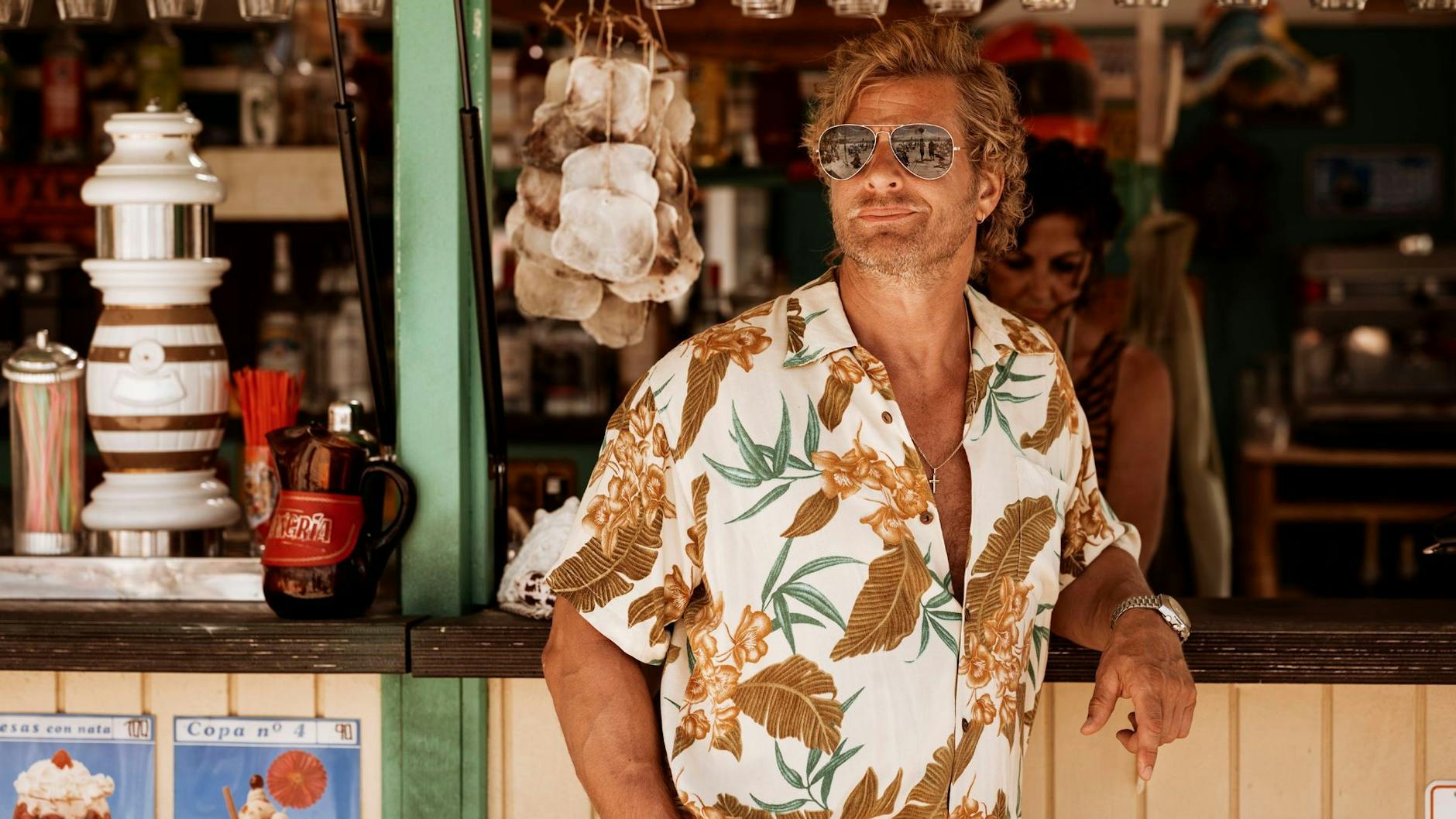 Auswanderer Matthias „Matti“ Adler (Baum) hat sich mit seinem Bieradler an der Playa etabliert.