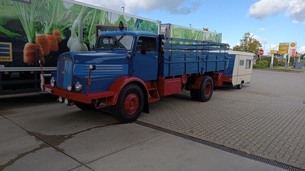 Mit dem 13 Meter langen Gespann ist wenden schwierig. 