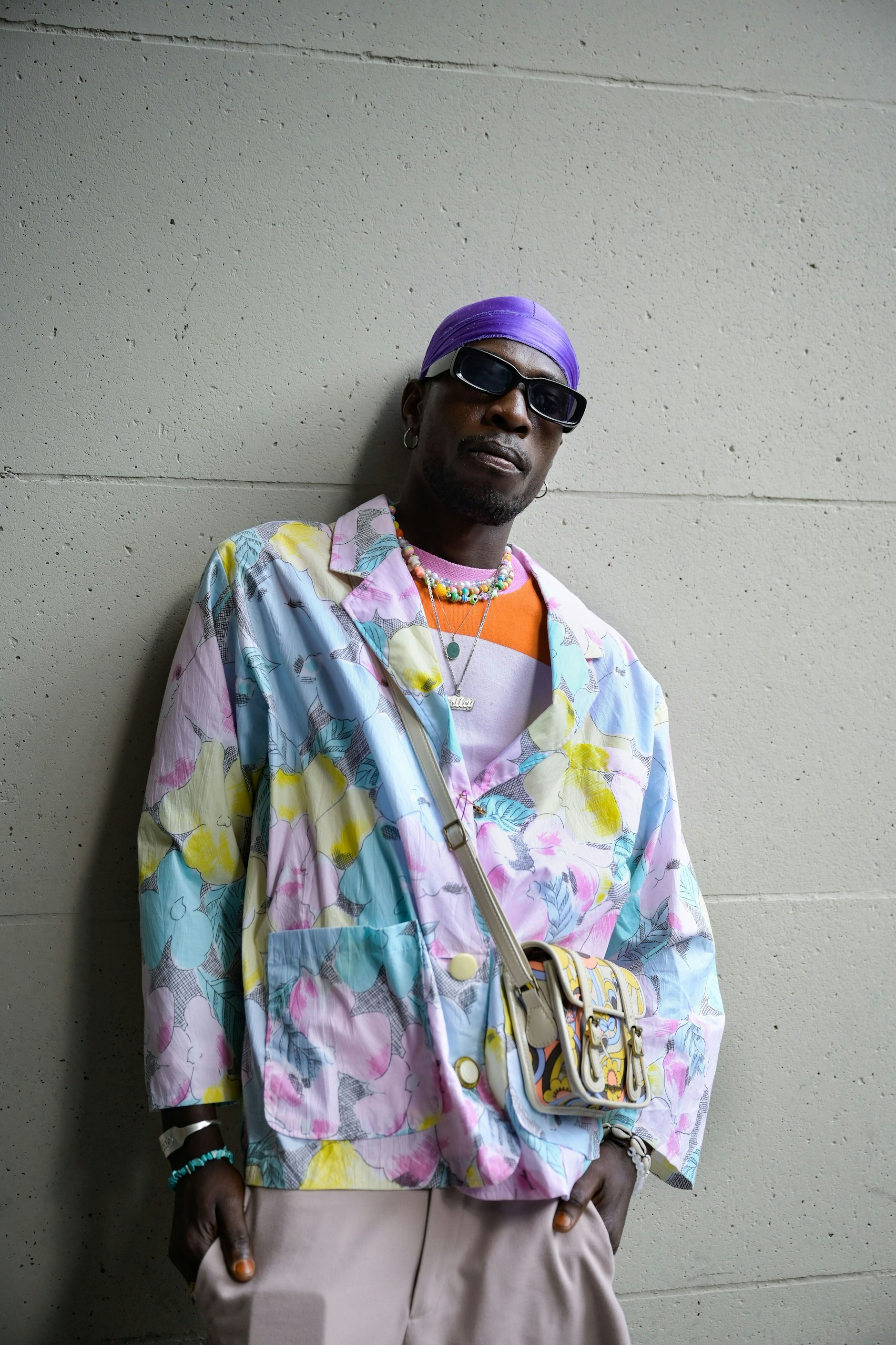 Ein gutes Gefühl für Muster und Farbe beweist dieser Gast der Show von Melisa Minca. Krachbunte Einzelteile wie diese in eine sinnvolle, harmonische Kombination zu bringen, ist gar nicht so einfach. Hat hier aber exzellent geklappt.