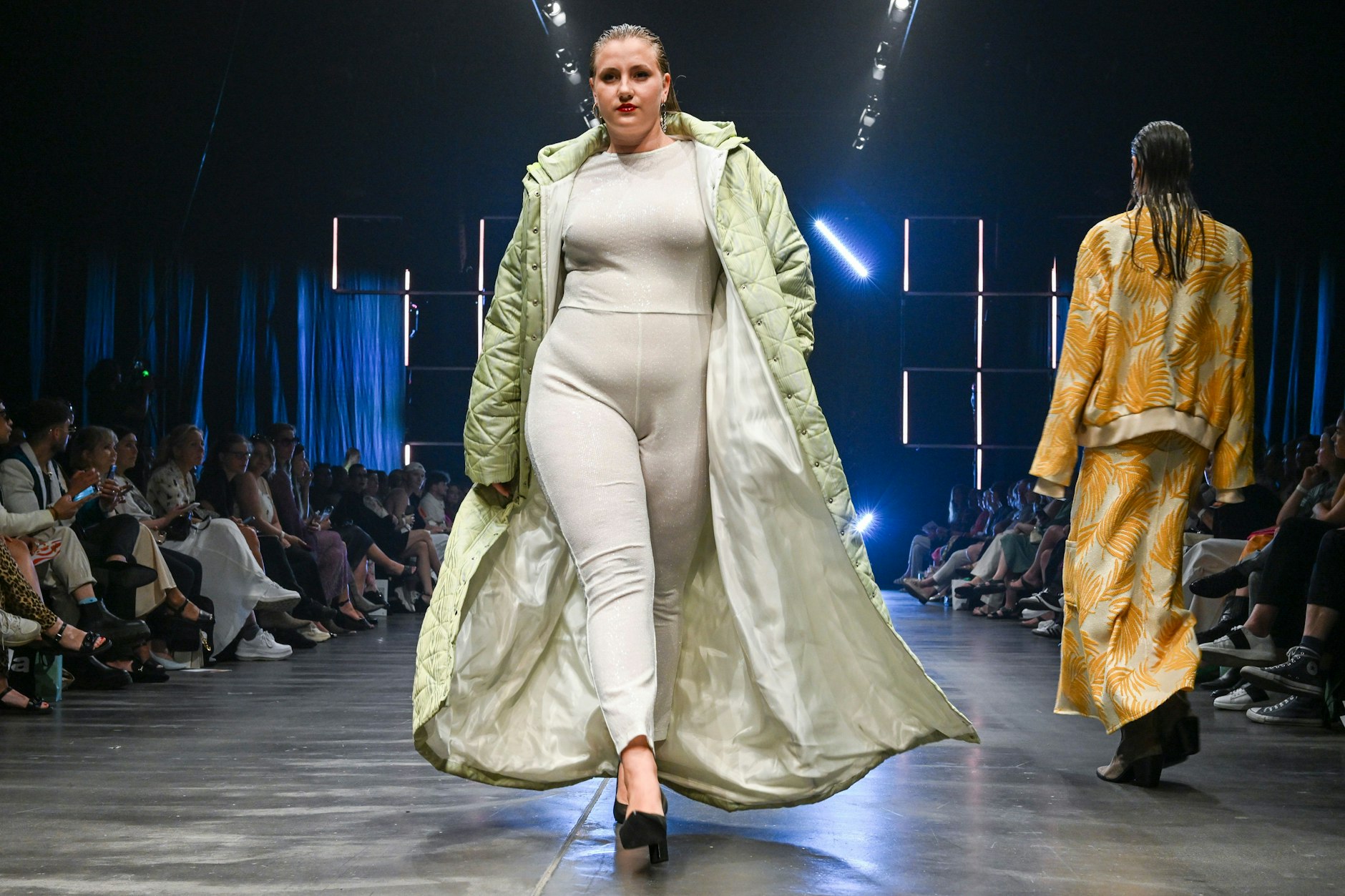 Auf dem Laufsteg von Kilian Kerner gab es durchaus sehr unterschiedliche Frauen zu sehen.
