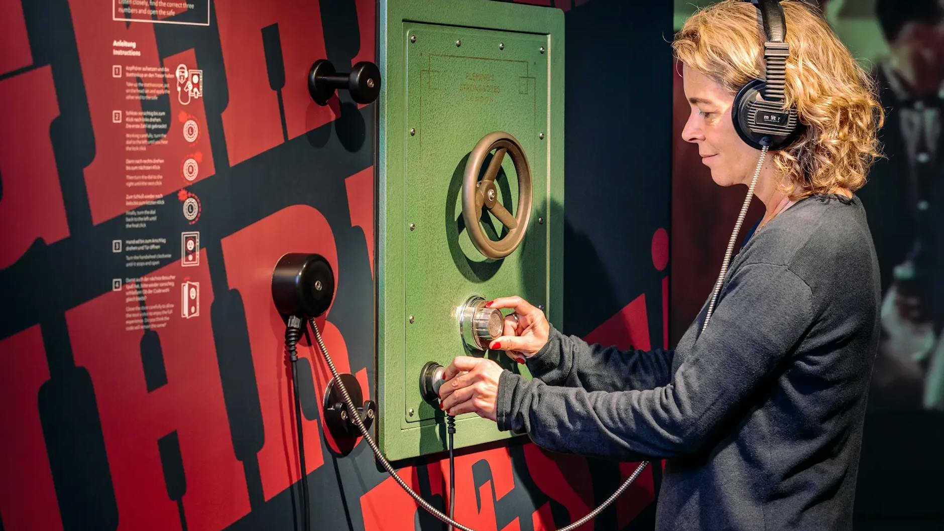 Im Museum können die Besucher unter anderem versuchen, einen Tresor zu knacken.