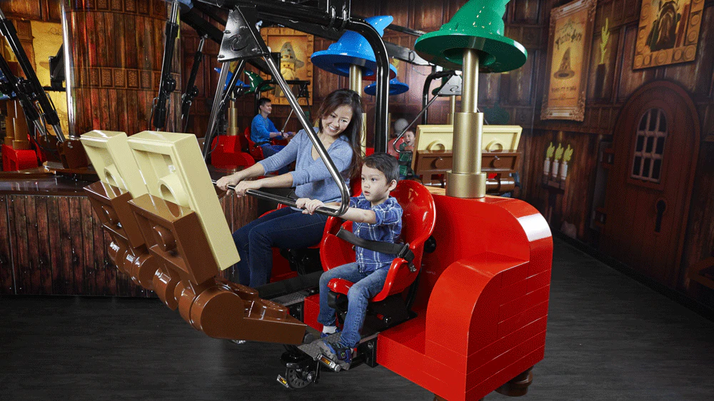 Im Legoland Discovery Centre Berlin gibt es auch Fahrgeschäfte.