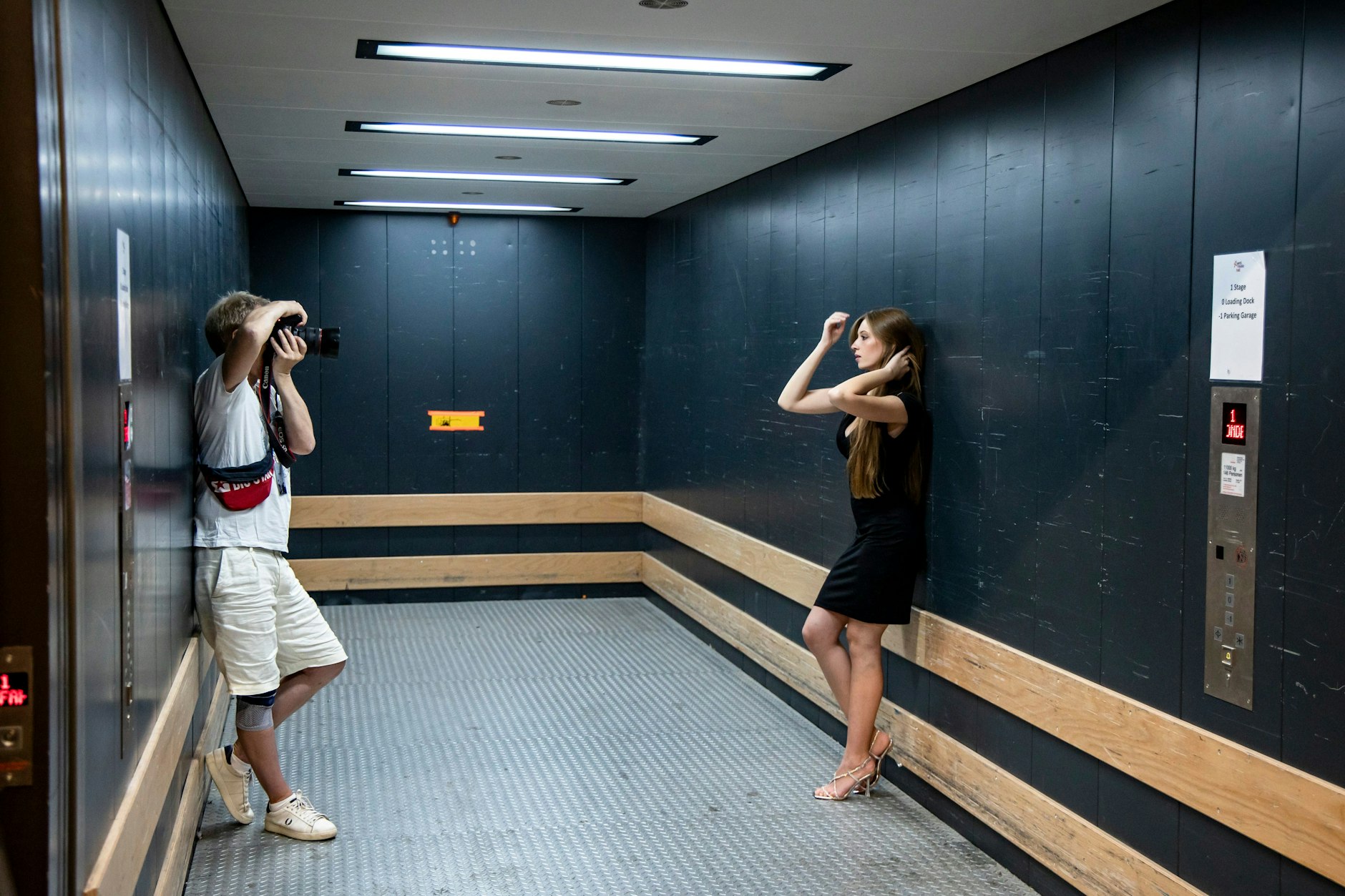 Auch im Backstage-Bereich wird gemodelt und fotografiert.