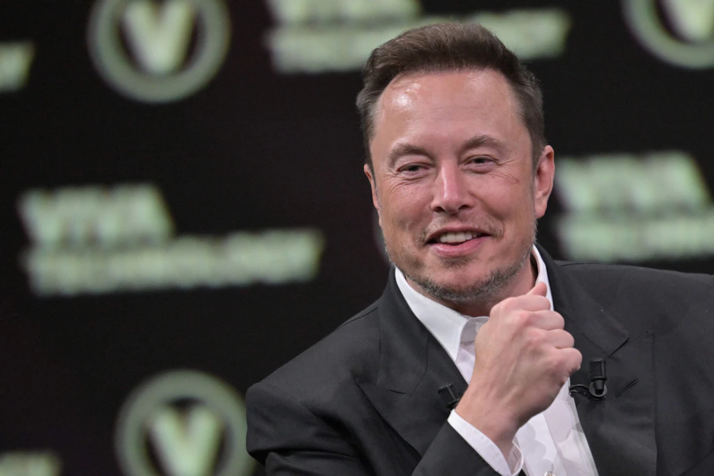 Elon Musk greift Google und Microsoft an