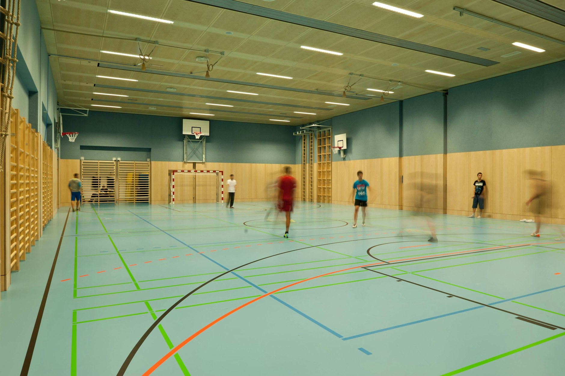Schulsporthallen (Symbolbild) werden in Teilen Deutschlands schon wieder als Notunterkünfte für Flüchtlinge genutzt.
