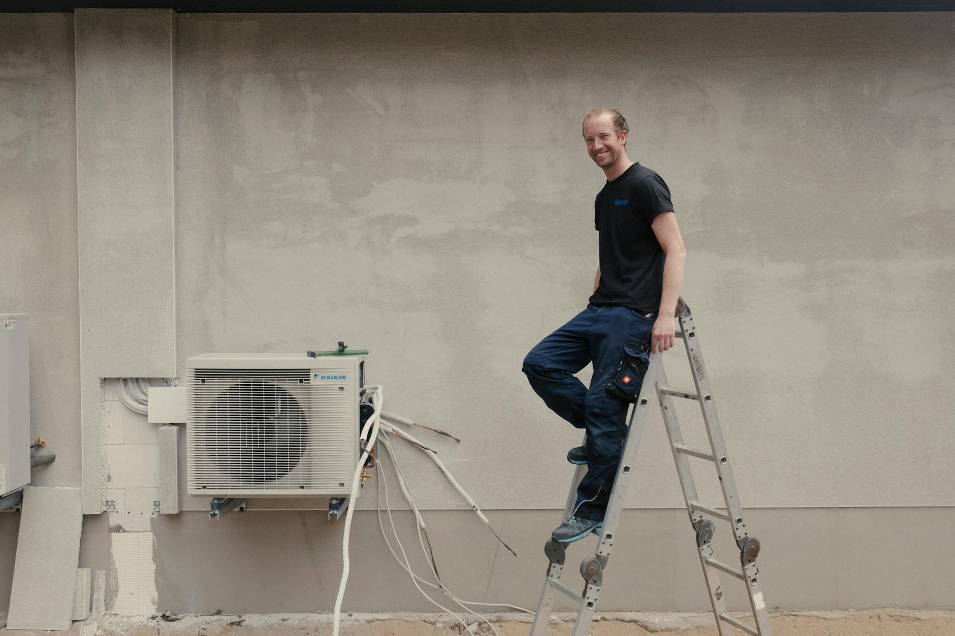 Split-Klimaanlage bzw. Luft-Luft-Wärmepumpe zum Heizen – ist das ein neuer Trend? Ein Betrieb aus Berlin-Pankow deckt die Probleme auf.