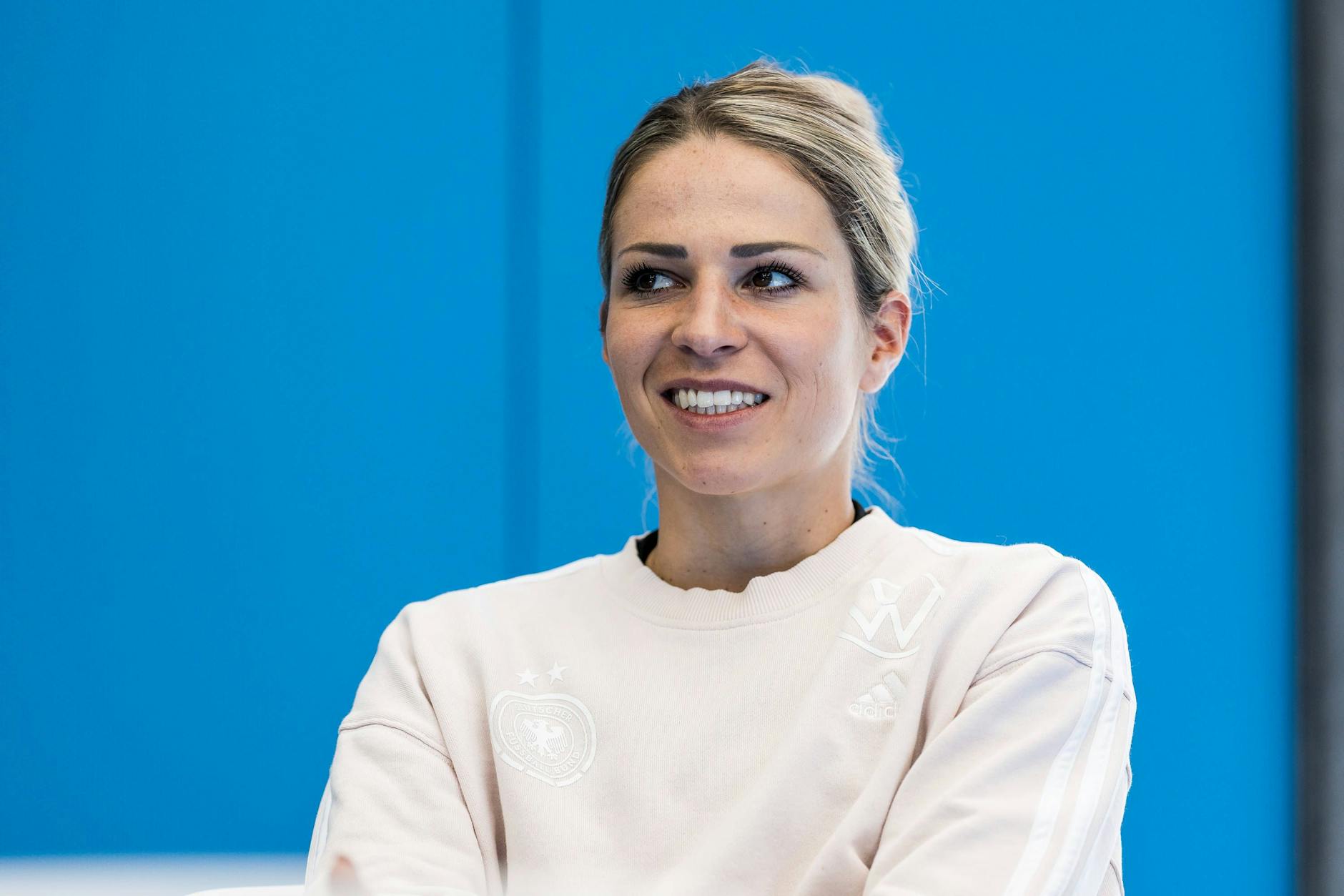 DFB-Fußballerin Melanie Leupolz nimmt ihren nicht mal ein Jahr alten Sohn zur Weltmeisterschaft nach Australien mit.