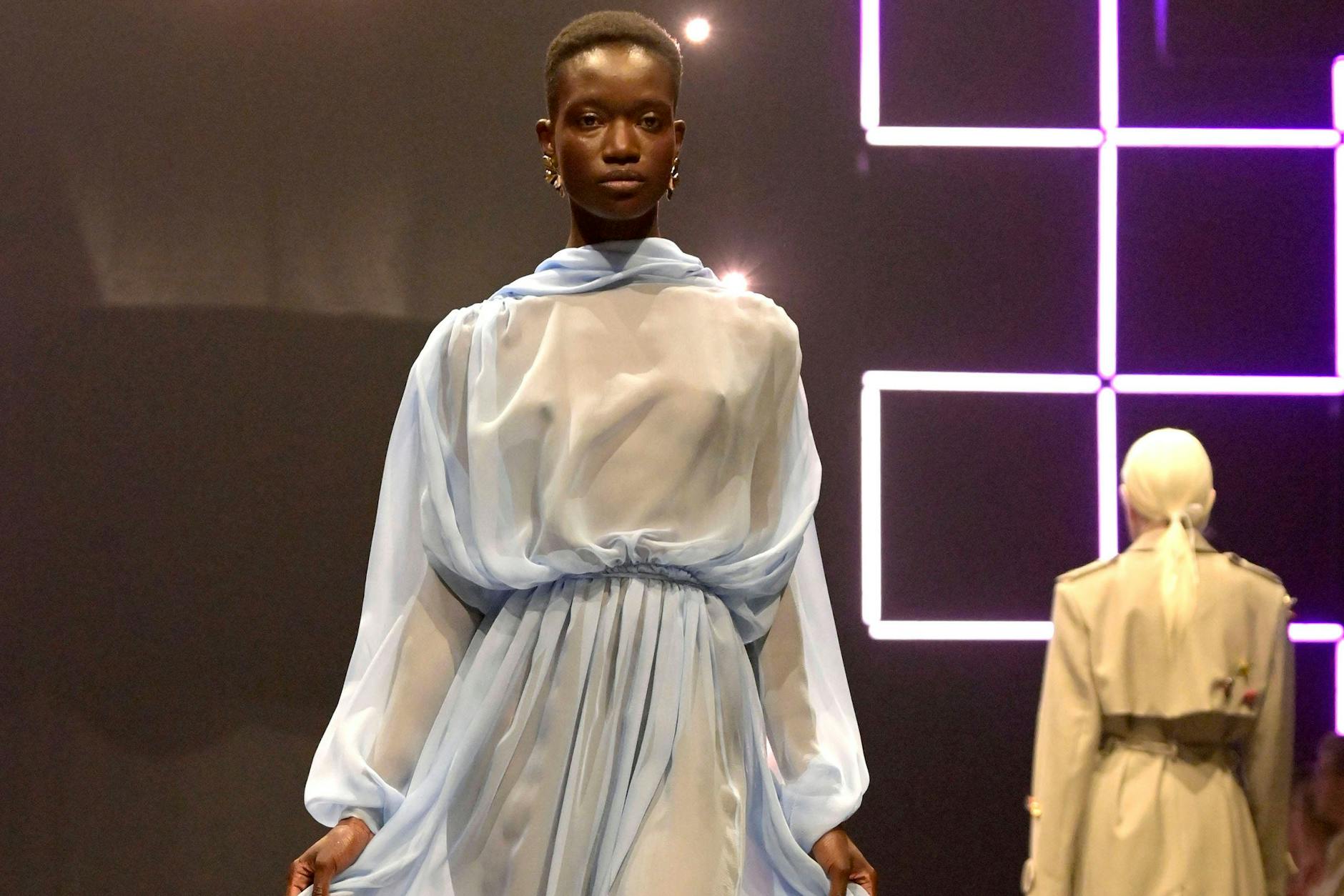 Designer Danny Reinke gestaltete seine neue Modekollektion freizügiger als sonst.