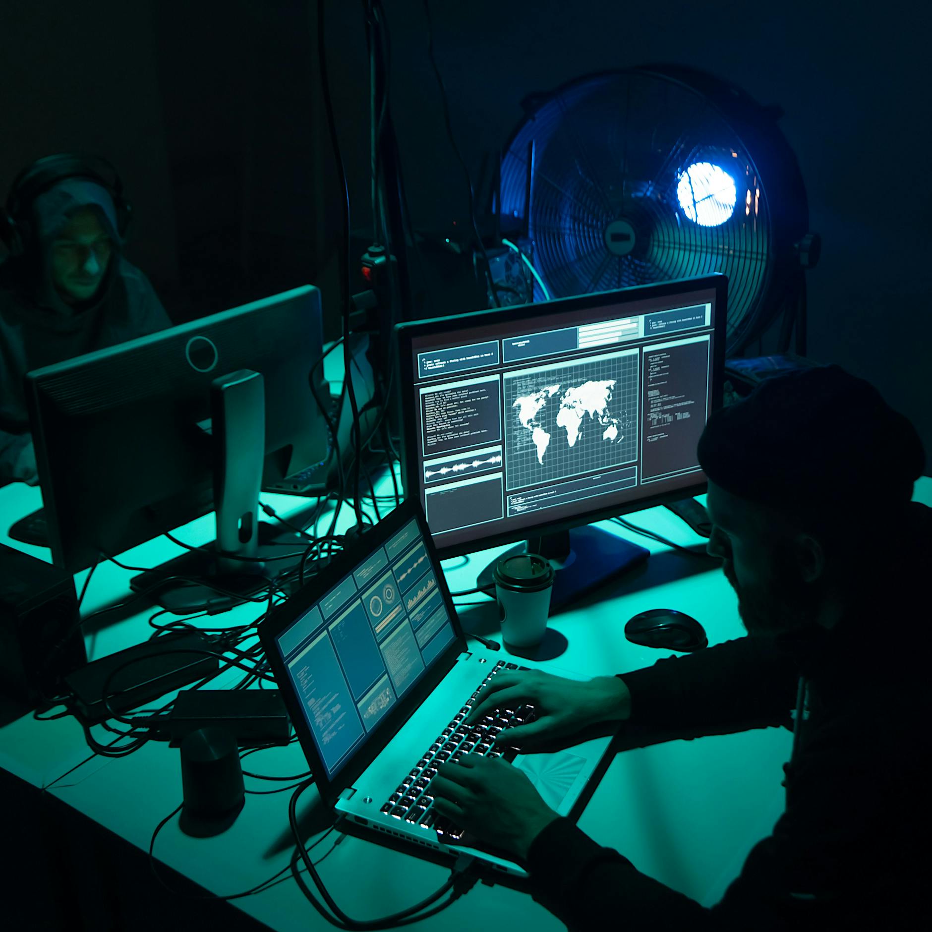 BMW für 7500 Euro: So lockten russische Hacker Diplomaten in Kiew in eine Falle