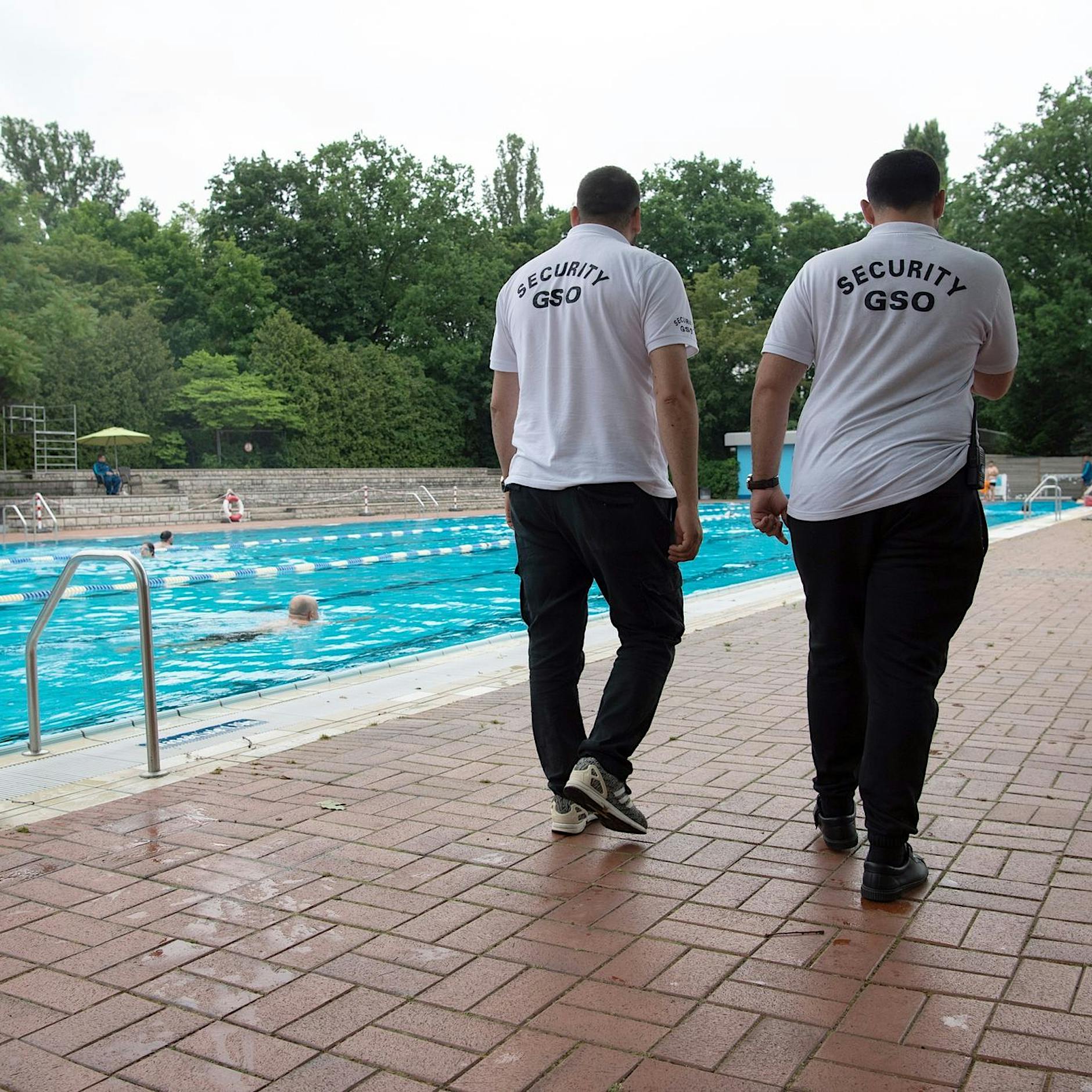 Prinzenbad: Berliner Polizei baut mobile Wache auf