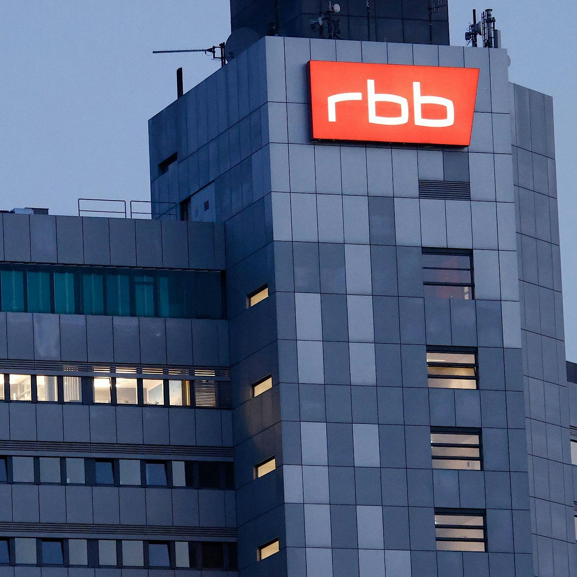 RBB-Skandal: Anwälte verschlingen zu viel Geld – Sender beendet Zusammenarbeit