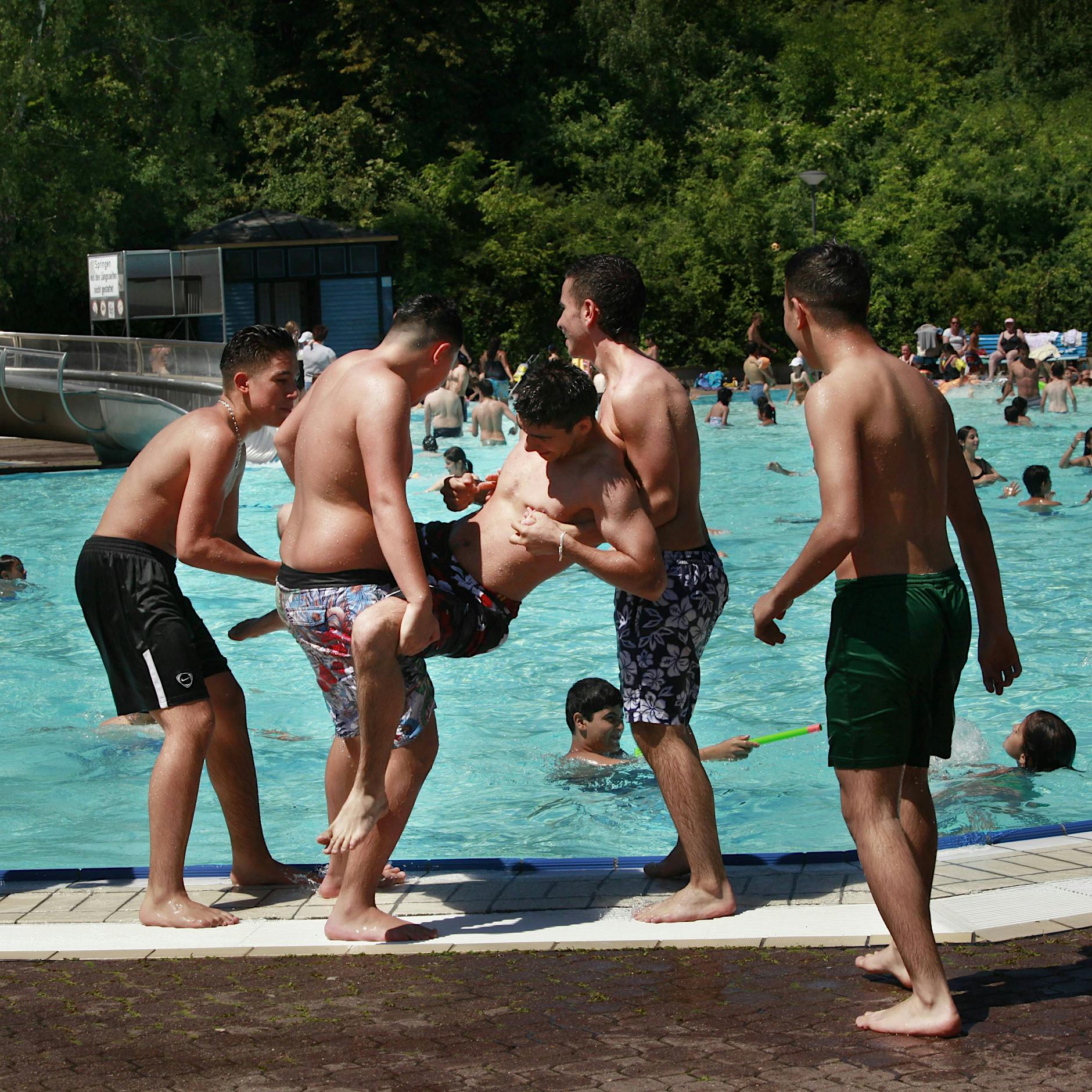 Nancy Faeser will Polizisten gegen Gewalt in Freibädern. Die sagen: „Wir sind keine Bademeister“