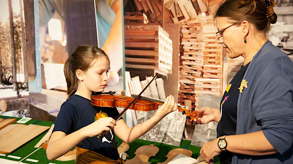 Im Instrumente-Museum können Kinder verschiedene Musikinstrumente ausprobieren.