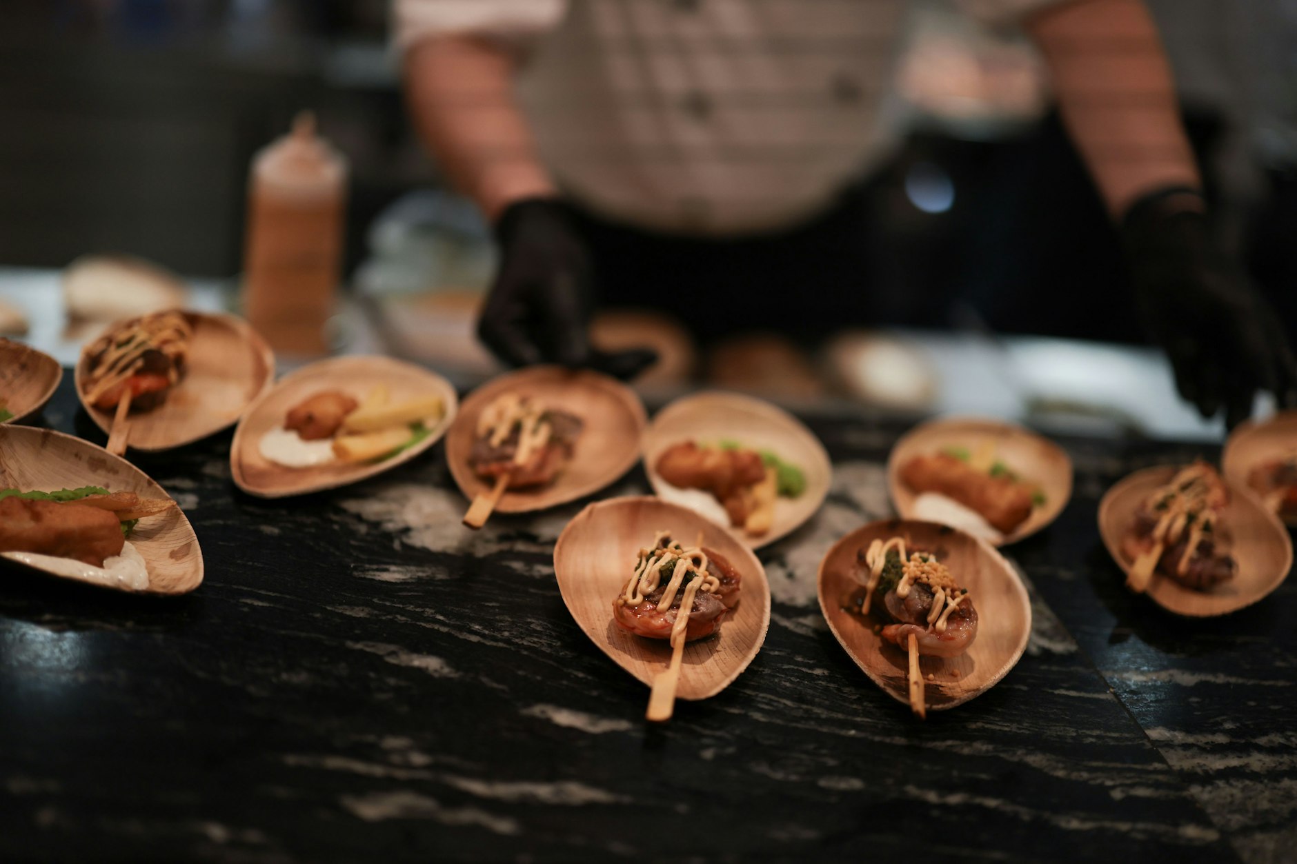 Was es Tolles zu essen gab, ließ sich im KaDeWe nicht immer sofort erkennen, aber doch in Ruhe erschmecken.