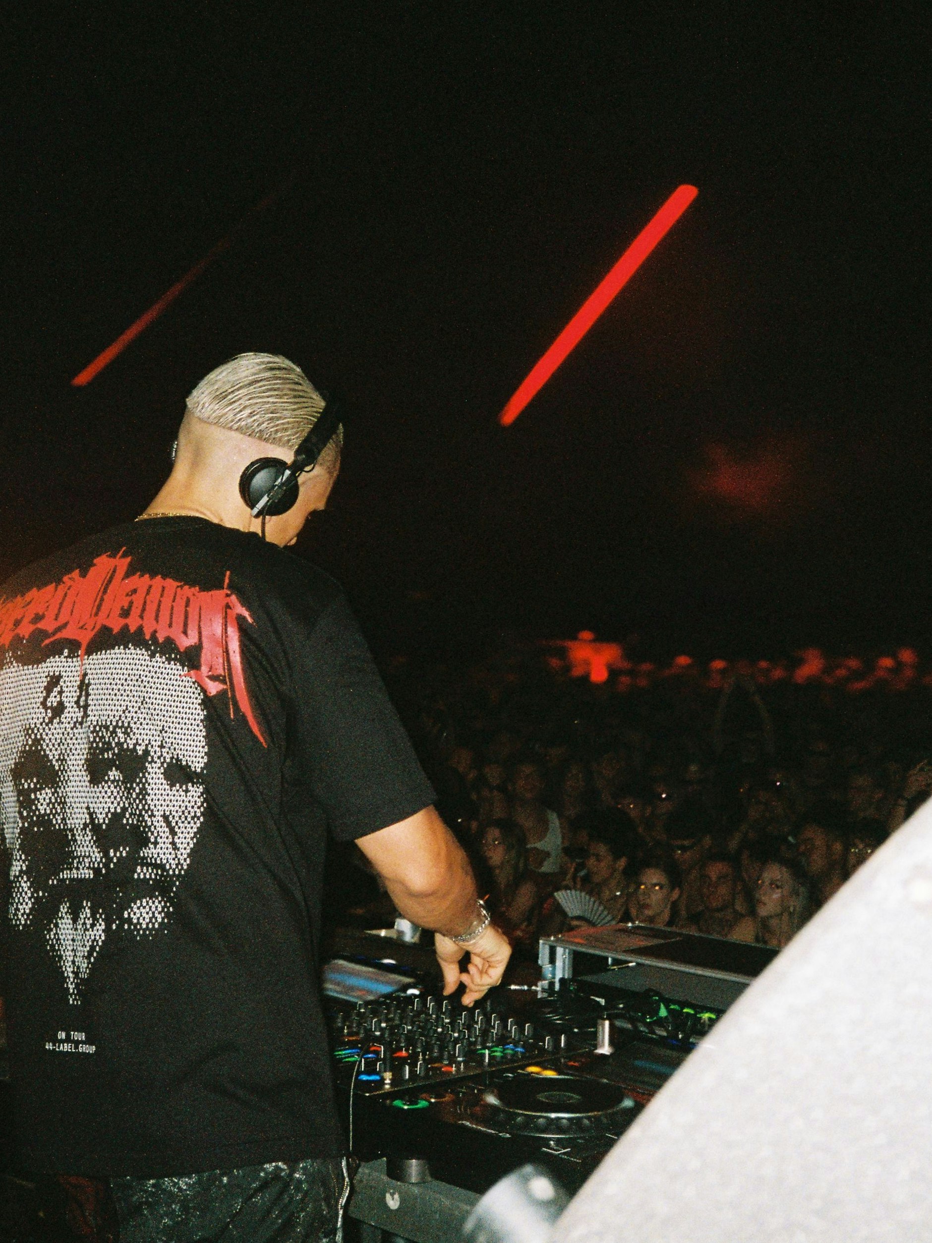 Backstage beim Berliner Techno-Rave von Max Kobosil: Es darf gefeiert ...