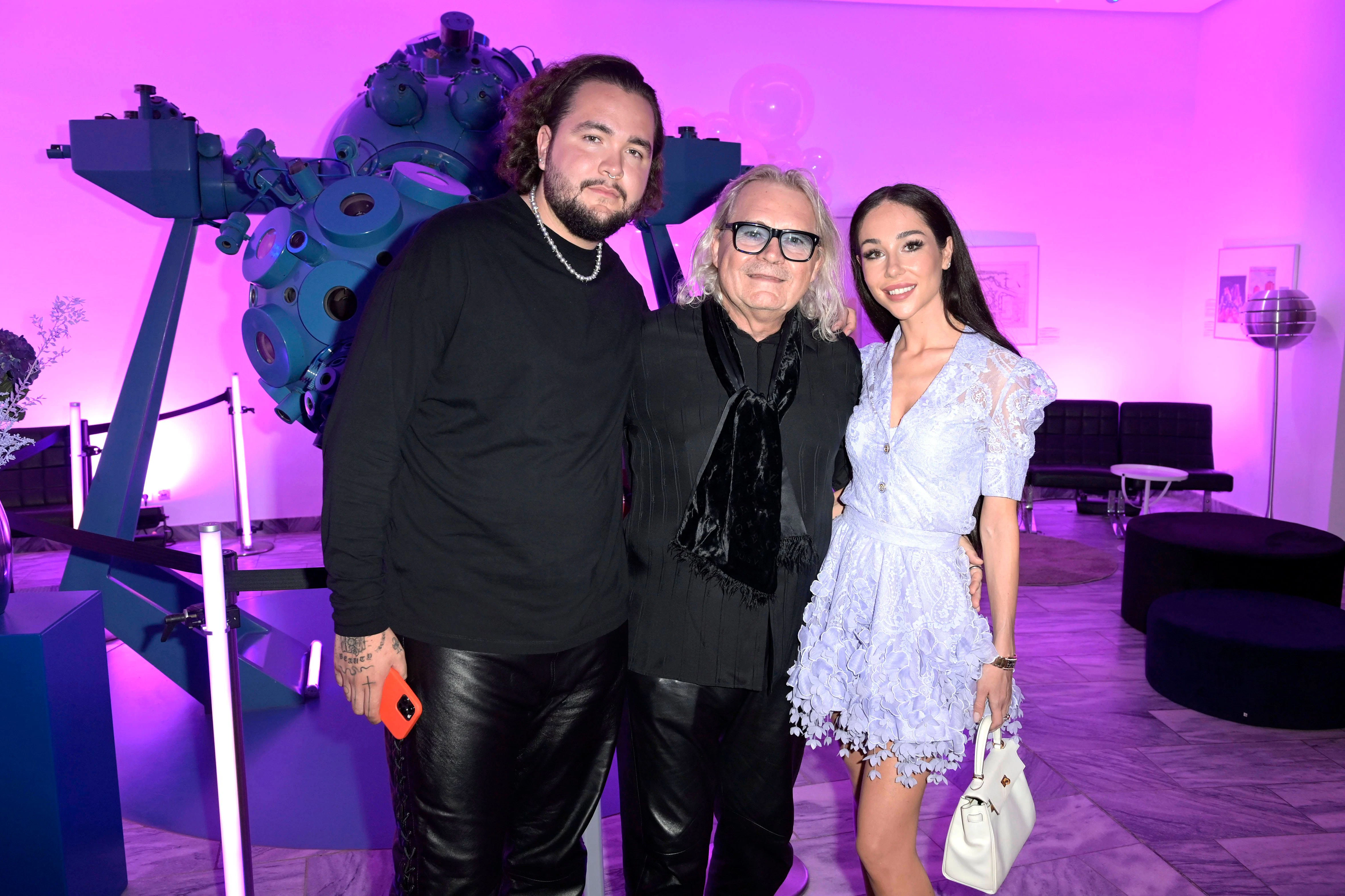 Thomas Sabo mit seinem Sohn Santiago Sabo und seiner Ehefrau Rita Sabo beim „As we dream“-Event in Berlin
