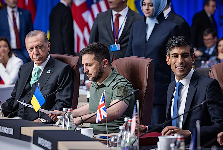 Der türkische Präsident Recep Tayyip Erdogan, der ukrainische Präsident Wolodymyr Selenskyj und der britische Premierminister Rishi Sunak am zweiten Tag des Nato-Gipfeltreffens.