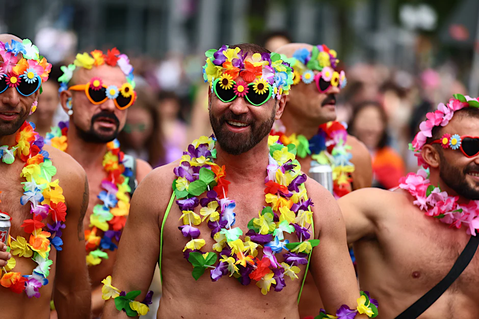 Bunt, ausgelassen und voller Spaß feierten die Menschen 2022 den Christopher Street Day in Berlin.