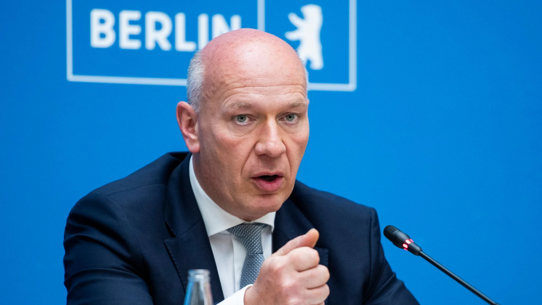Chefsache Sommerbäder: Kai Wegner (CDU), Regierender Bürgermeister von Berlin, hat eine Reihe von Forderungen für mehr Sicherheit in den Bädern geäußert.&nbsp;&nbsp;