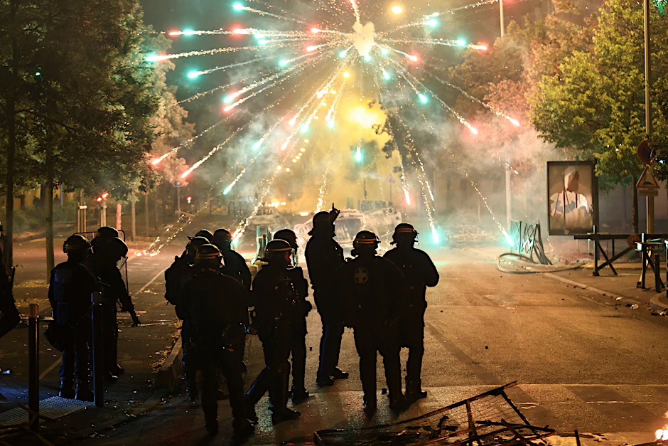 Um potenzielle Ausschreitungen einzudämmen, mobilisiert Frankreich landesweit 130.000 Polizisten.