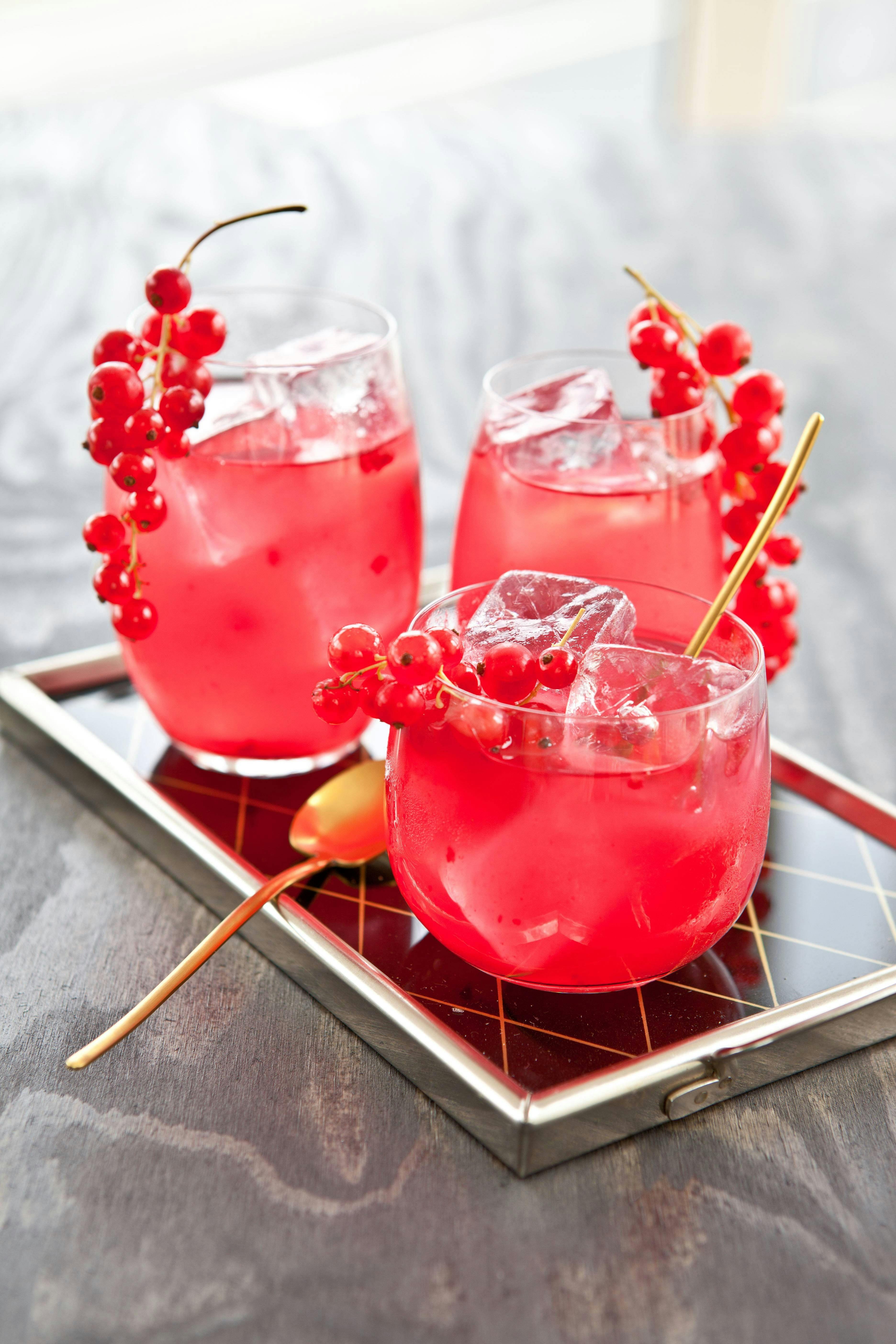 Sommerliche Kaltschale: Mit Joghurt bekommt sie den Frische-Kick Sommerliche Kaltschale: Mit Joghurt bekommt sie den Frische-Kick