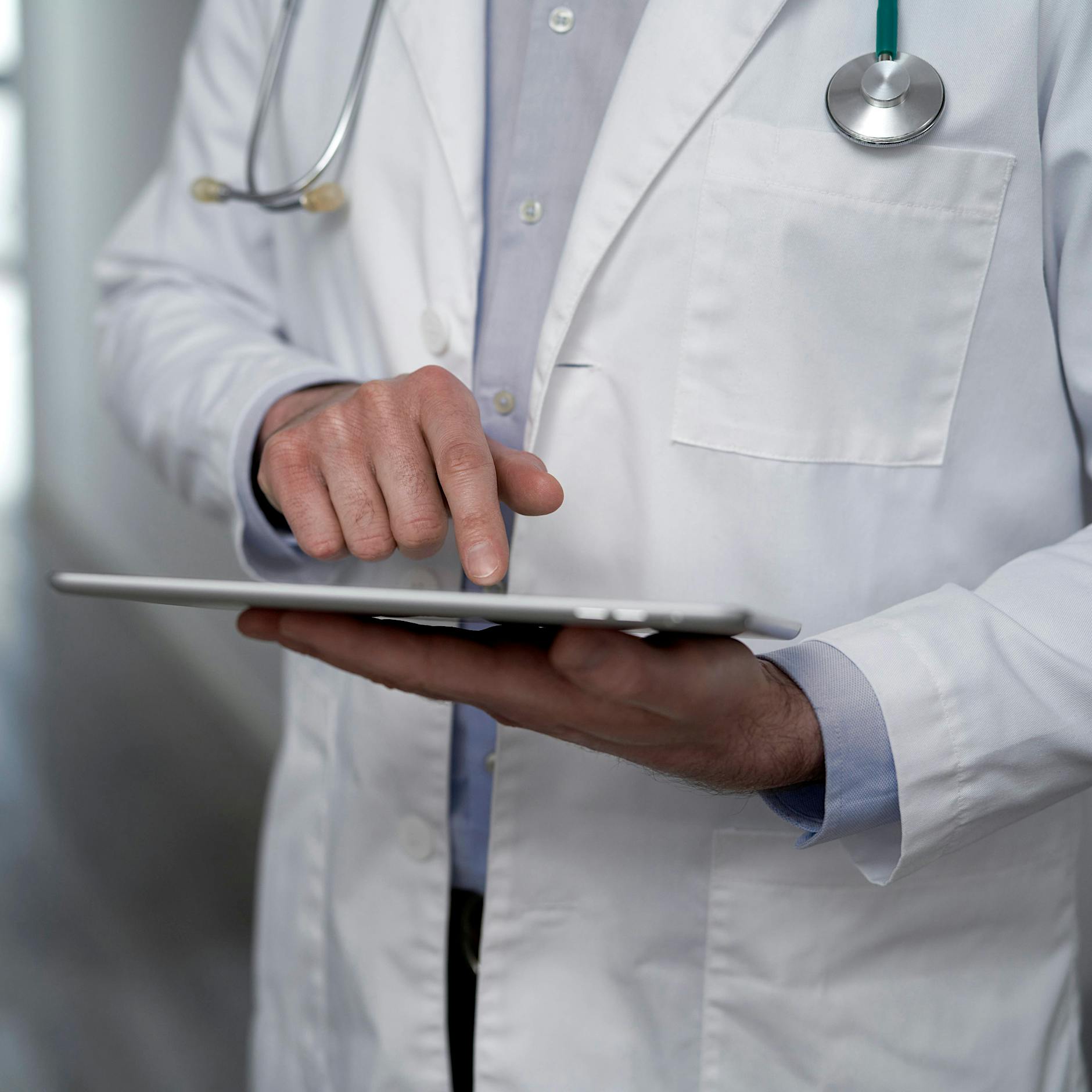 Medizin vs. Digitalisierung: Welche Gefahren birgt die elektronische Patientenakte?