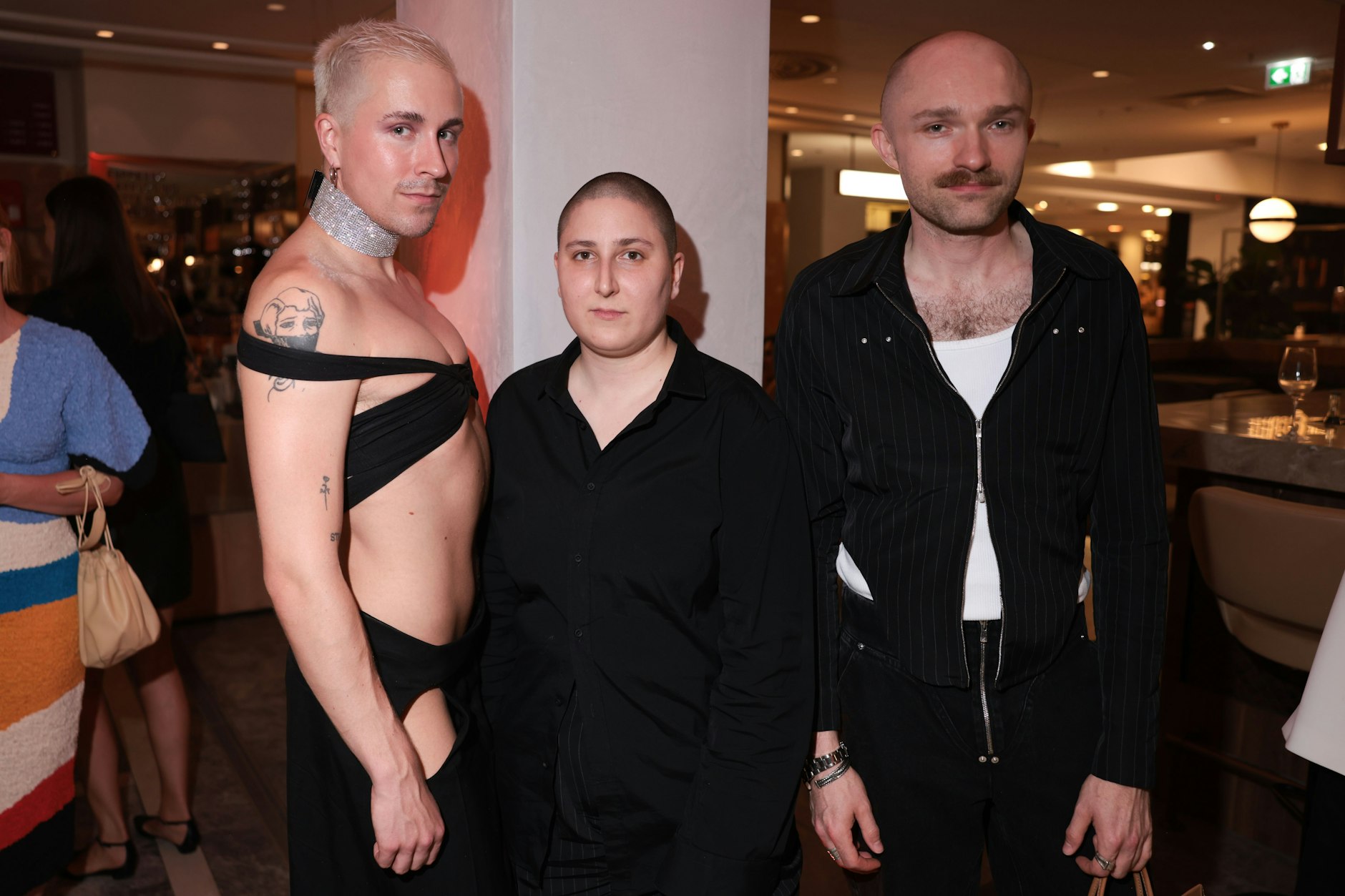 Luftige Looks, wie hier am Gast neben dem Design-Doppel Jale Richert und Michele Beil, gab’s auch im KaDeWe.