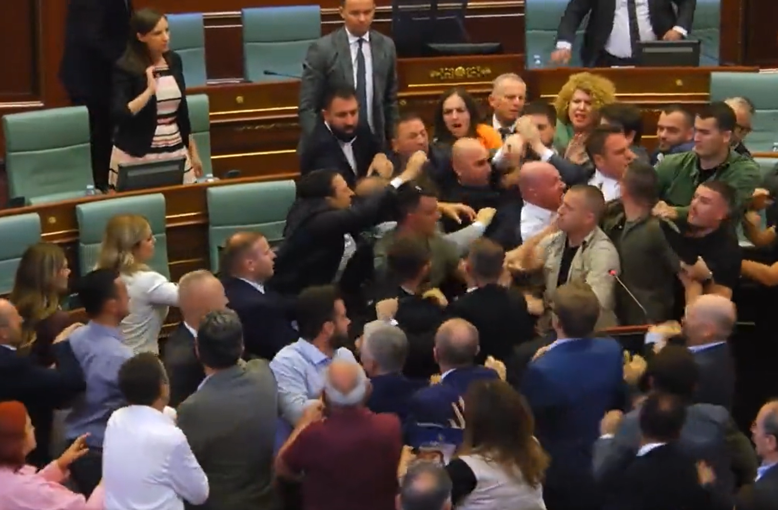 Image - Kosovo: Schlägerei im Parlament in Pristina – Sitzung unterbrochen (Video)