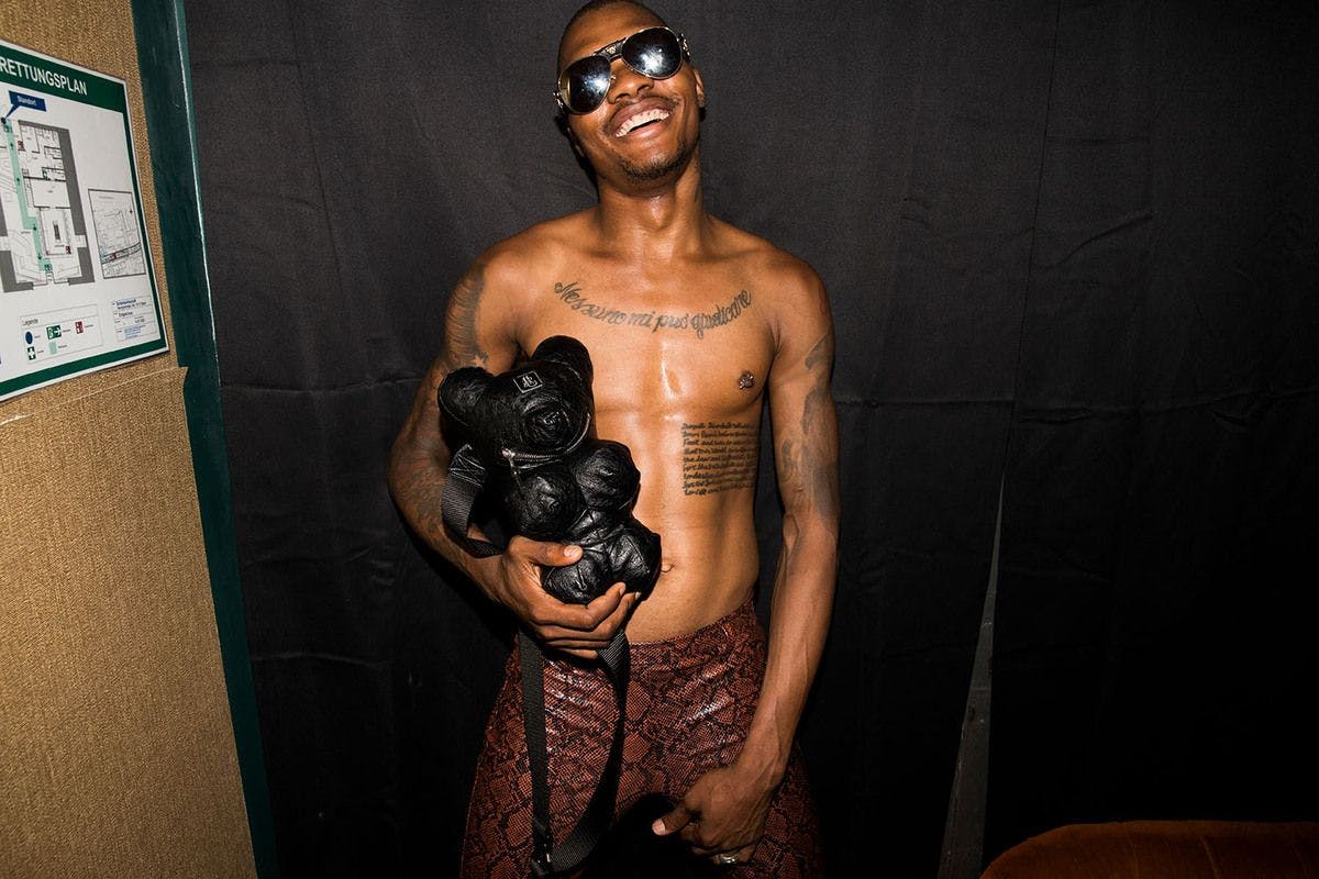 Wer so aussieht, braucht kein T-Shirt.