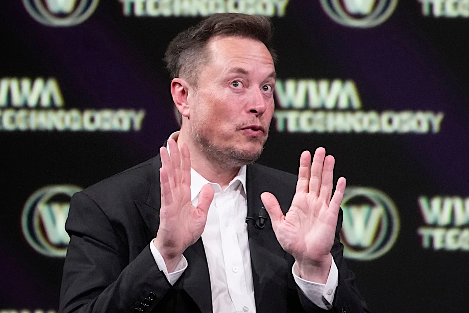 Elon Musk, Eigentümer von Twitter, Tesla und SpaceX, spricht auf einer Messe.