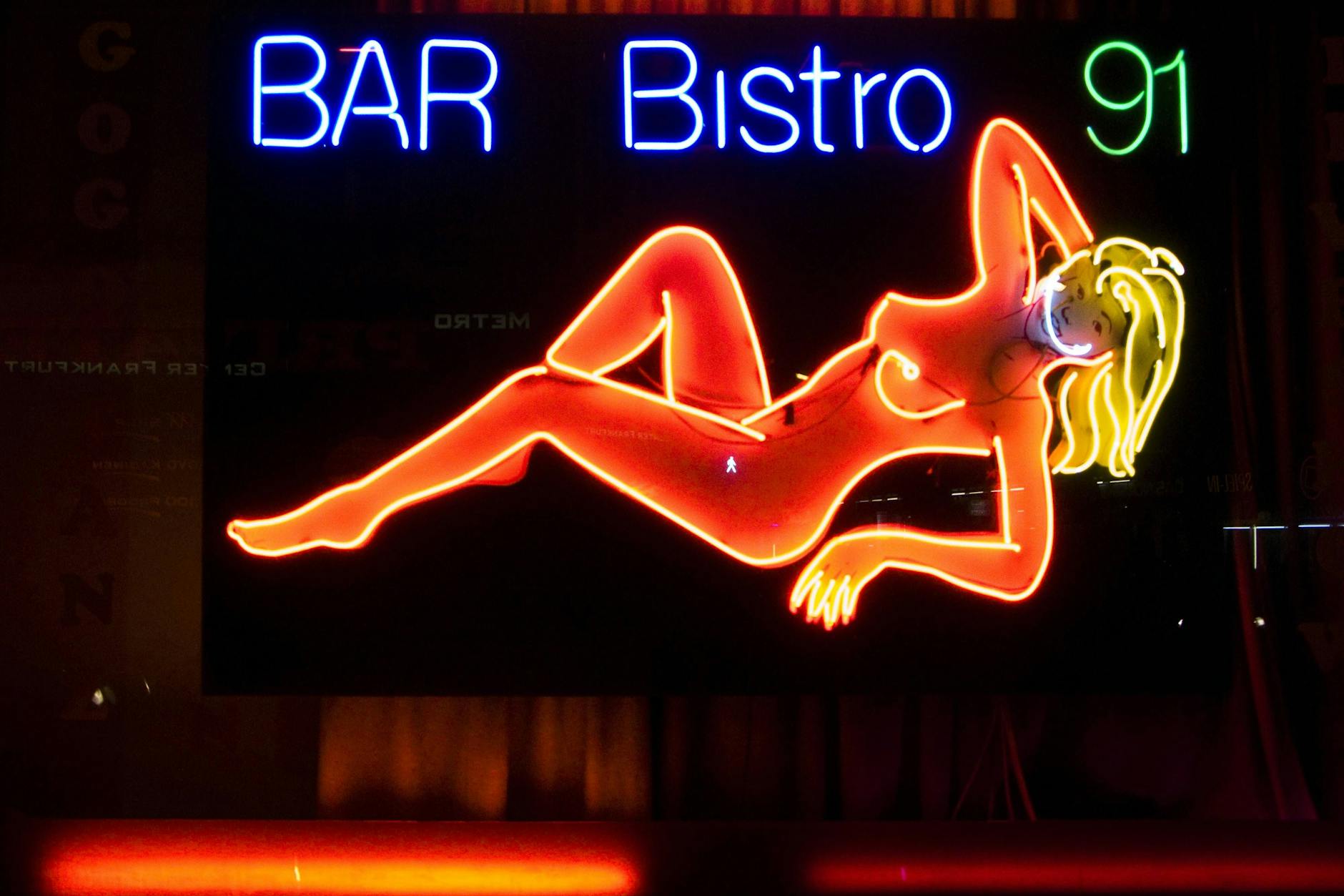 Neonreklame im Rotlichtviertel von Frankfurt am Main