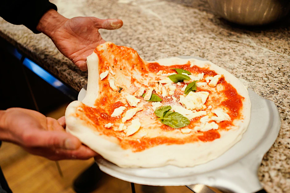 Pizza Margherita – es braucht nicht viele Zutaten für diese Köstlichkeit.&nbsp;