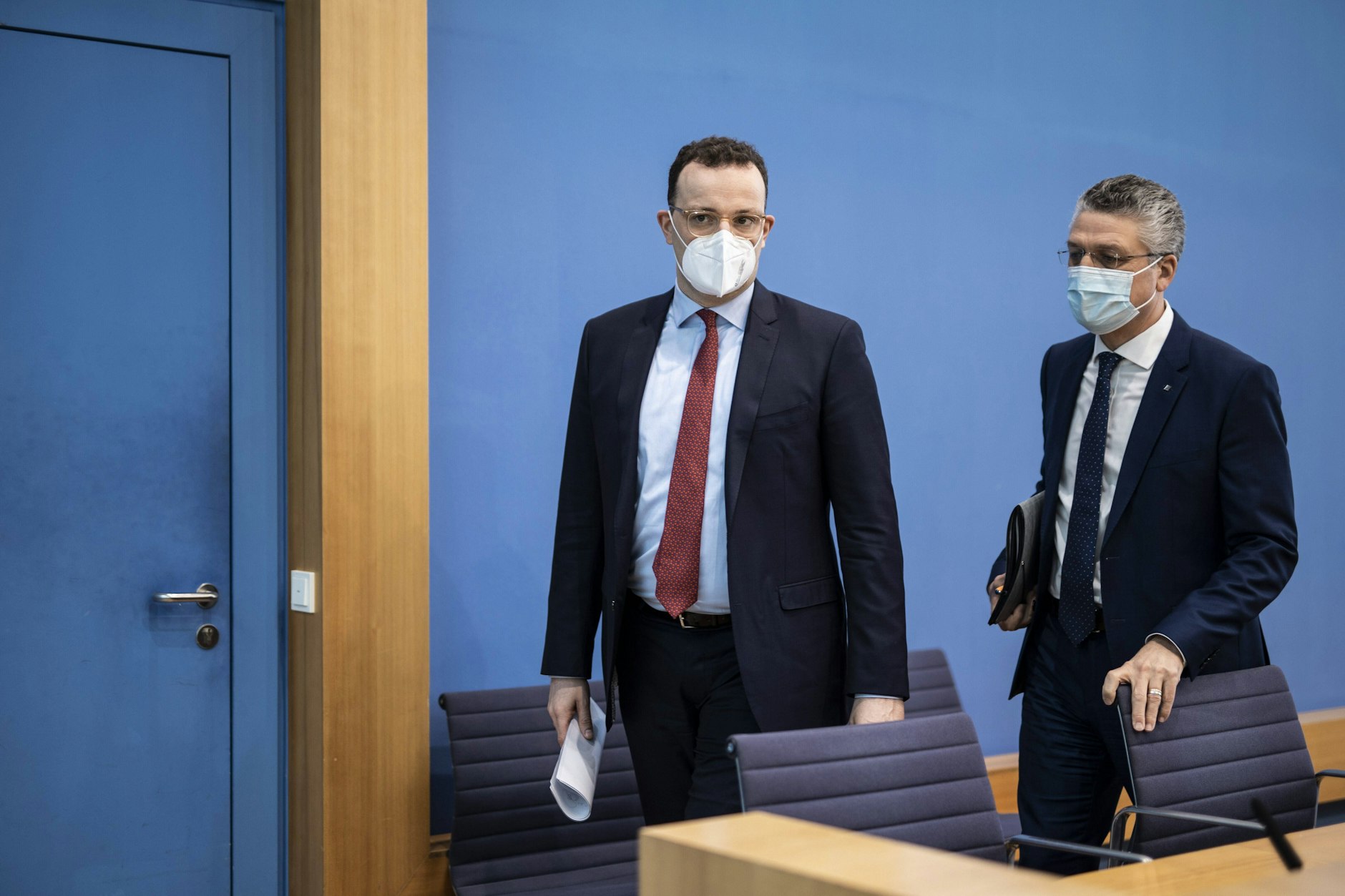 Jens Spahn, ehemaliger Bundesminister für Gesundheit, und Lothar Wieler, ehemaliger Präsident des Robert-Koch-Instituts (RKI), aufgenommen im Rahmen einer Pressekonferenz zur Corona-Situation in Berlin am 12.03.2021