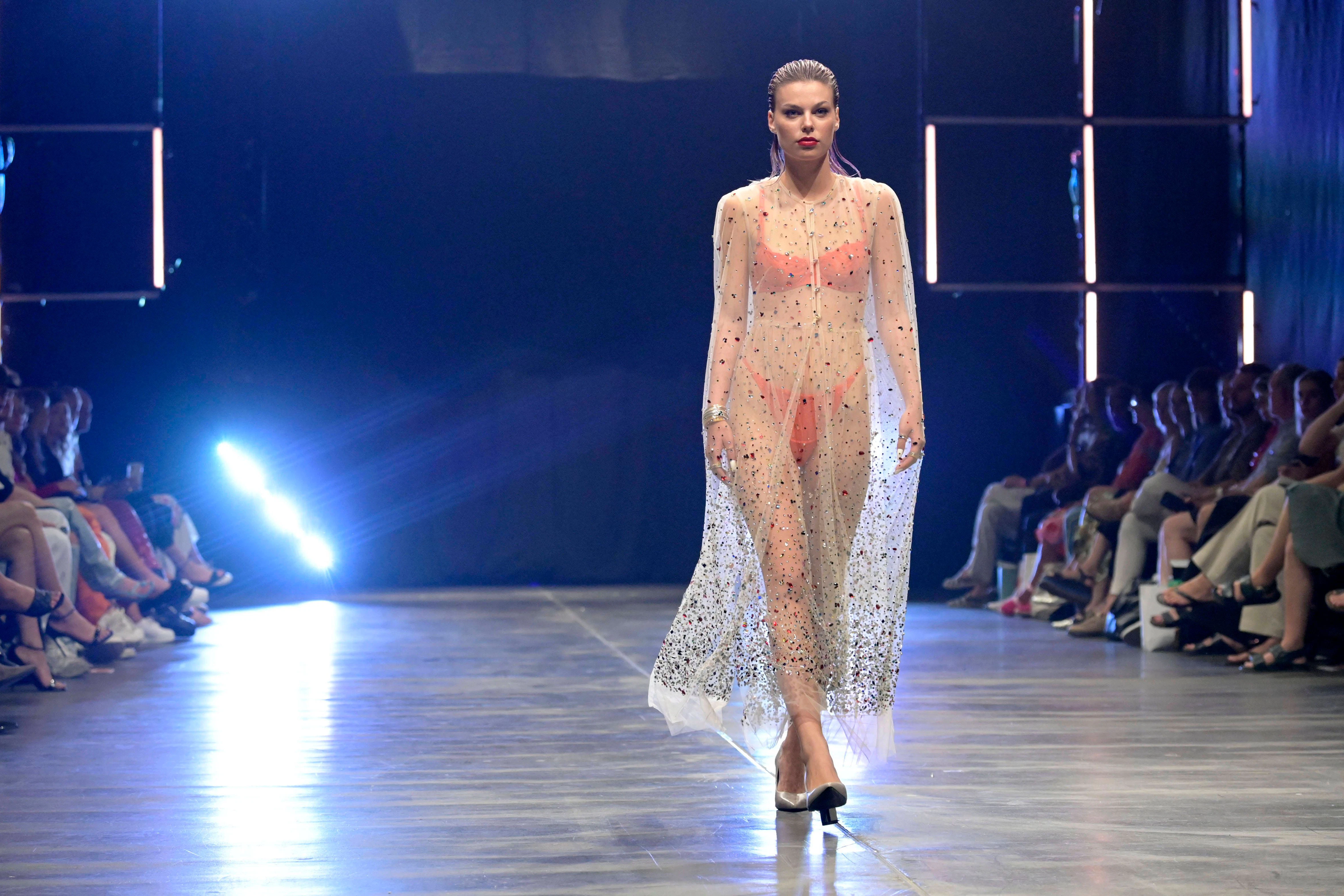 Kilian Kerner buchte für seine Show bei der Fashion Week auch GNTM-Kandidatinnen wie Selma.