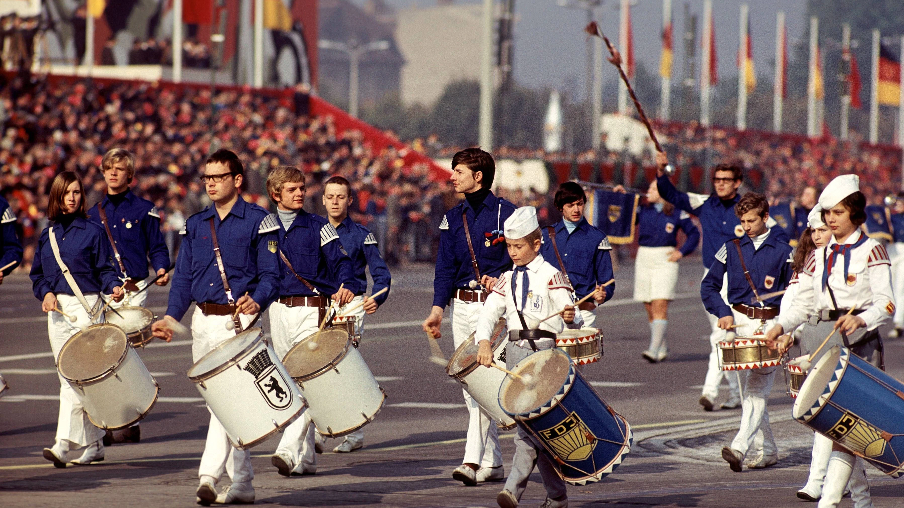 Trommler der FDJ bei einer Parade.&nbsp;