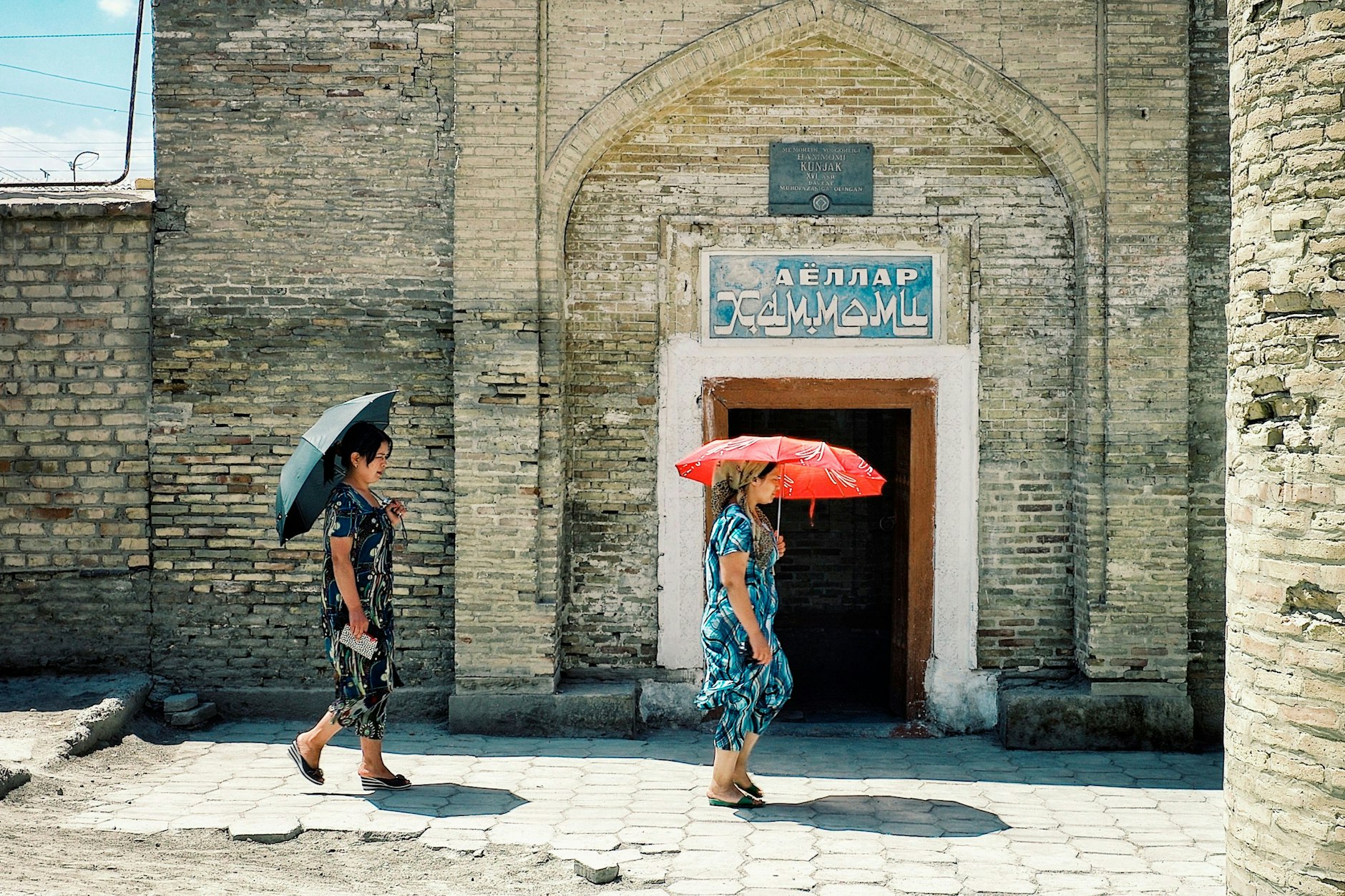 In Usbekistan sind es derzeit über 45 Grad – teilweise kratzt man an der 50-Grad-Marke.