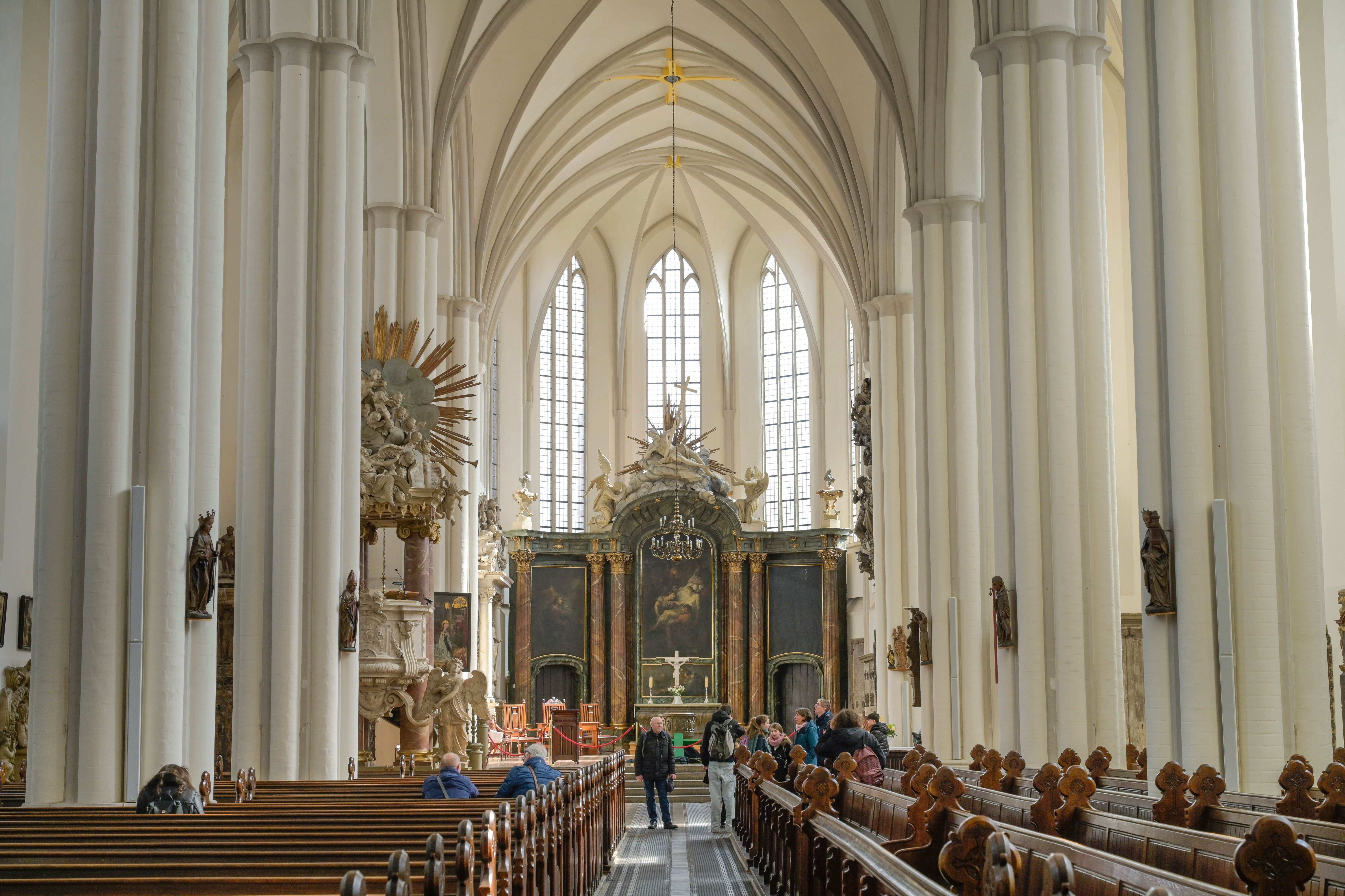 Abkühlung In Berlin: Evangelische Kirchen Bieten Schutz Vor Hitze Und ...