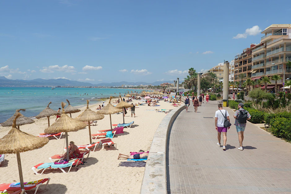 Die Playa de Palma auf Mallorca: Sechs Deutsche sind wegen Vergewaltigung festgenommen worden.
