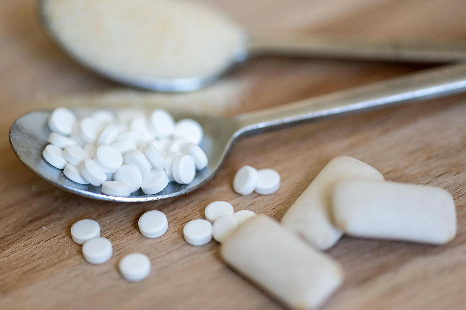 Aspartam kann unter Umständen Krebs auslösen – dürfte in den üblichen konsumierten Mengen aber kein Problem darstellen.