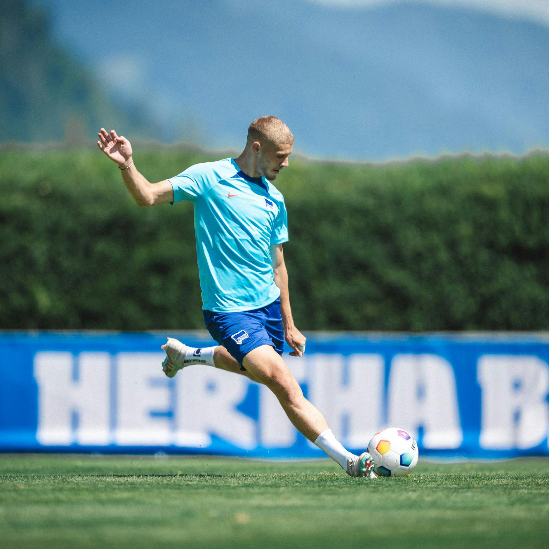 Herthas Marton Dardai beim Schusstraining im österreichischen Trainingscamp. Beim Ratespiel landete er keinen Volltreffer.