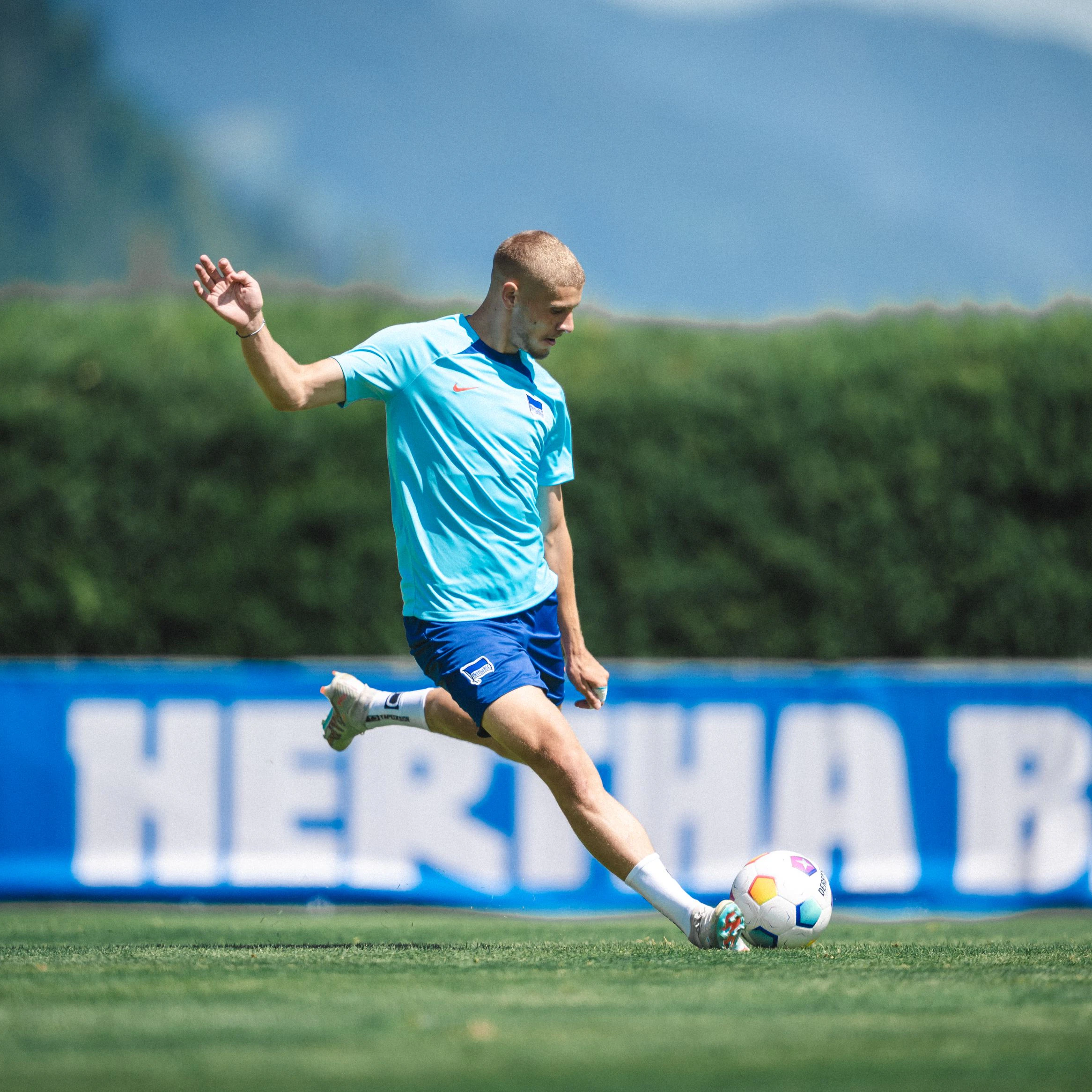 Herthas Marton Dardai beim Schusstraining im österreichischen Trainingscamp. Beim Ratespiel landete er keinen Volltreffer.