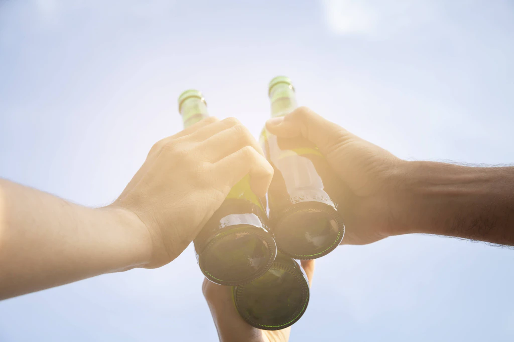 Bier, Cola, Wein & Co.: SO werden Ihre Getränke in nur zwei Minuten kalt