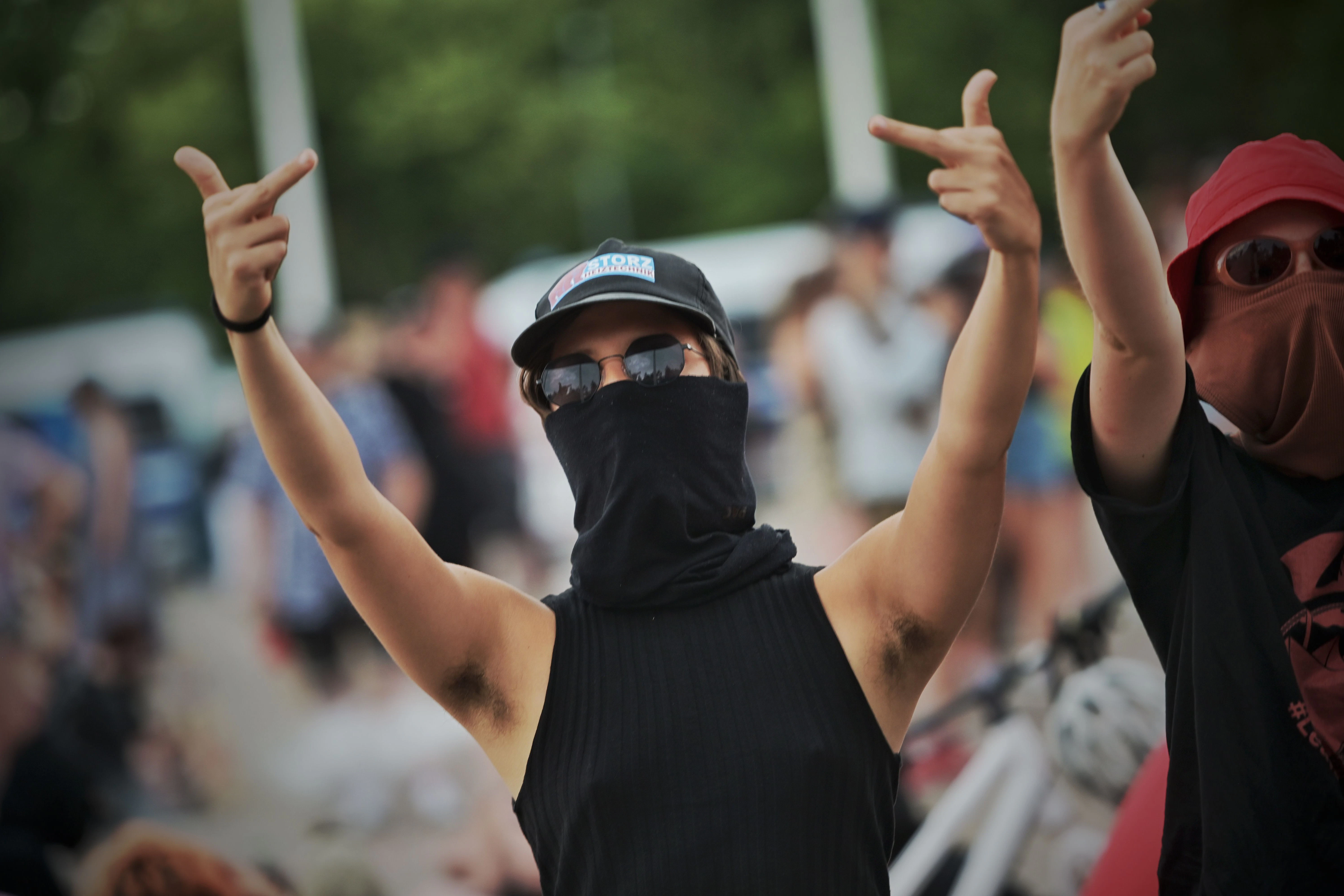 Protestierende vor dem Olympiastadion
