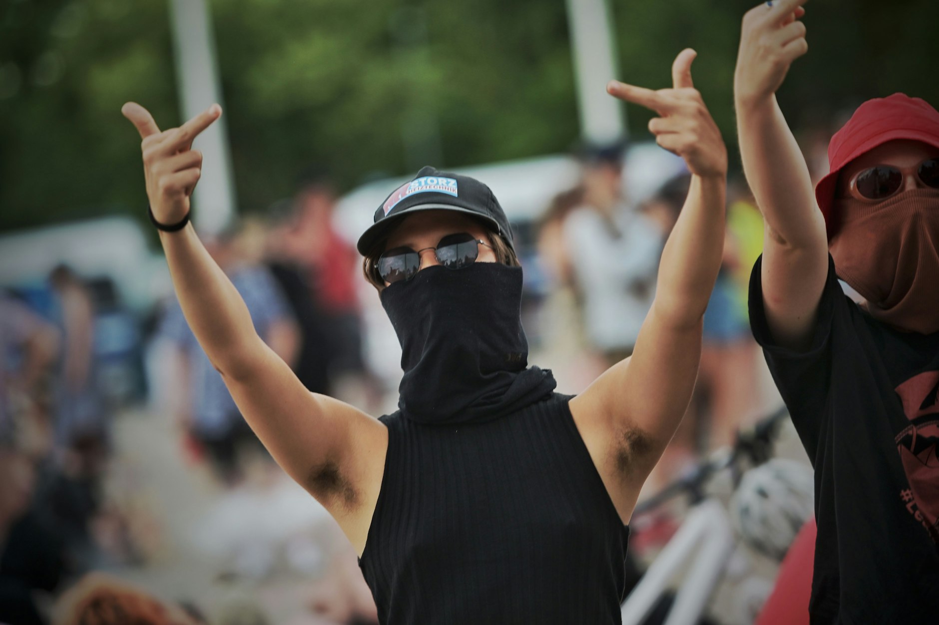 Protestierende vor dem Olympiastadion