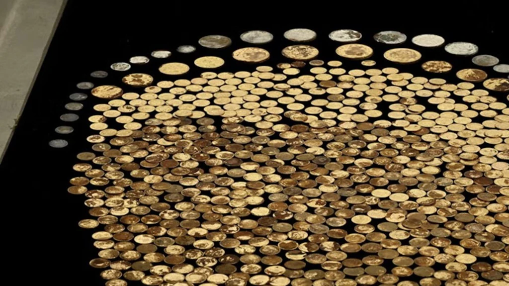 Sensationsfund: Bauer findet Hunderte Goldmünzen auf seinem Maisfeld