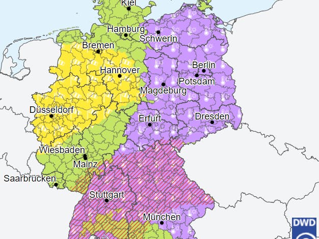 Die Hälfte Deutschlands leuchtet auf der Karte des Deutschen Wetterdienstes lila: Das bedeutet Hitzewarnung.