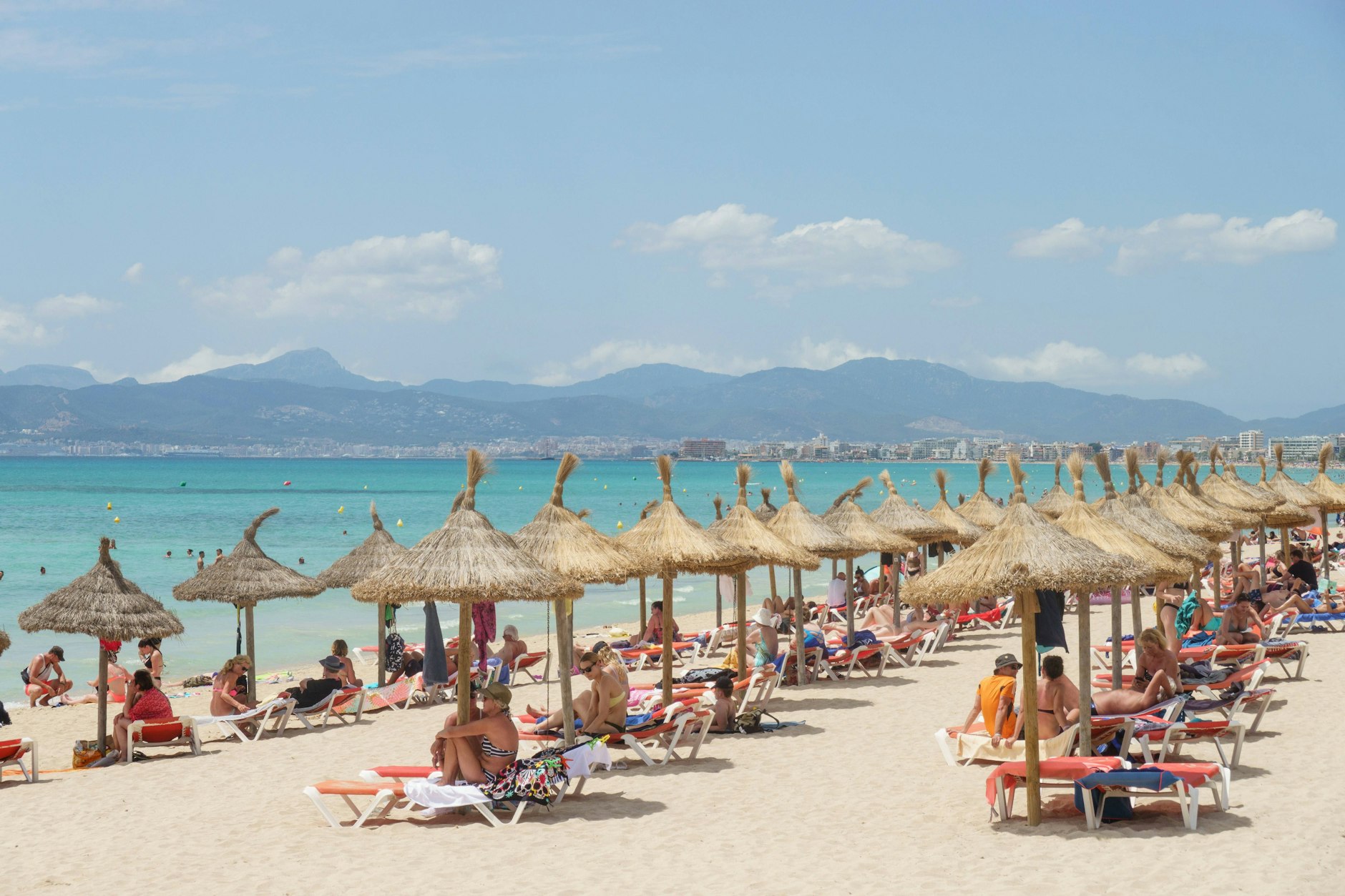 Mallorca: Urlauber genießen den Strand in Playa de Palma.&nbsp;