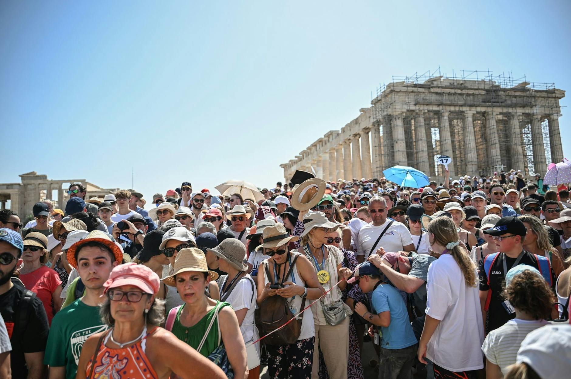 Der Parthenon-Tempel in Athen bleibt von mittags bis frühabends wegen der Hitze geschlossen.