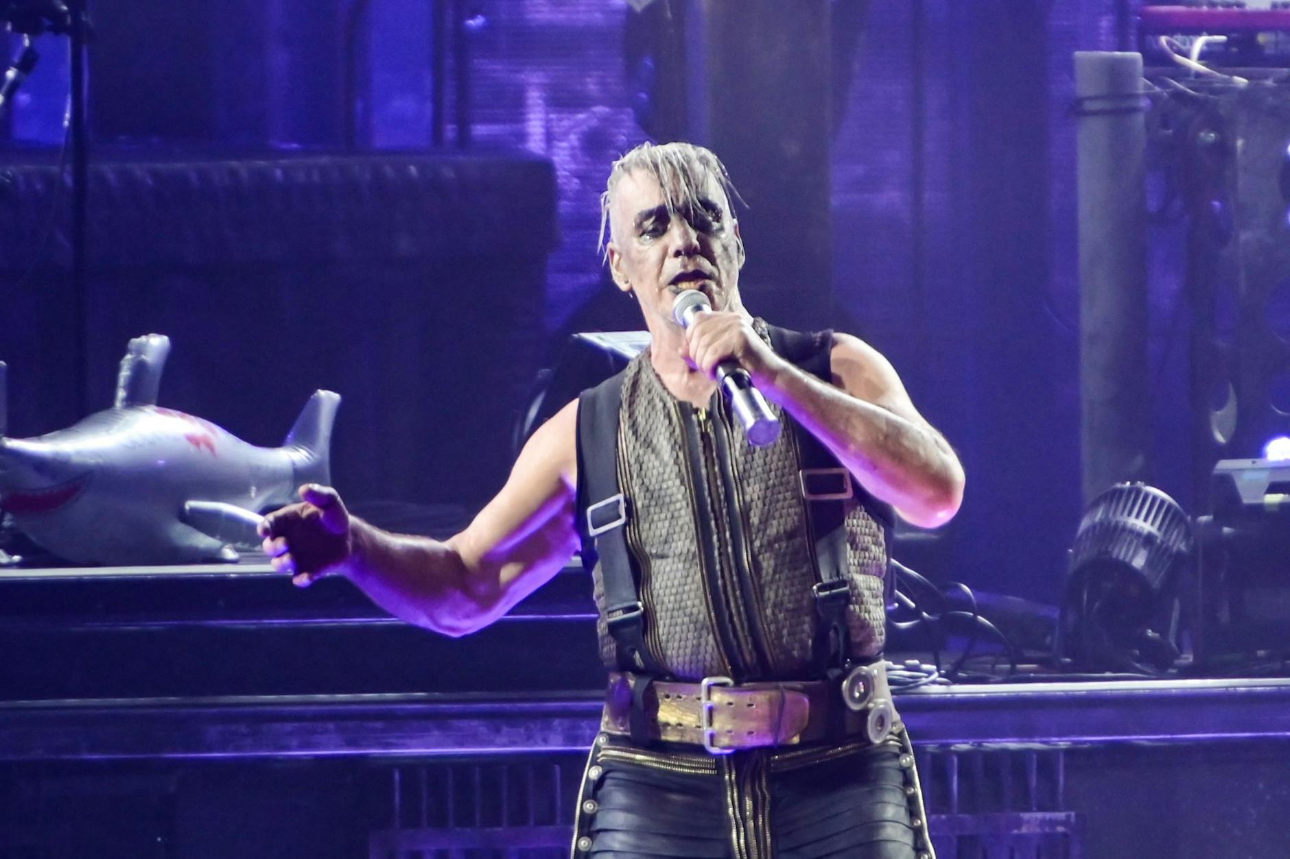 Till Lindemann während des Konzerts